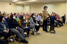 Tennessee parents, teachers push back against 'Maus' removal