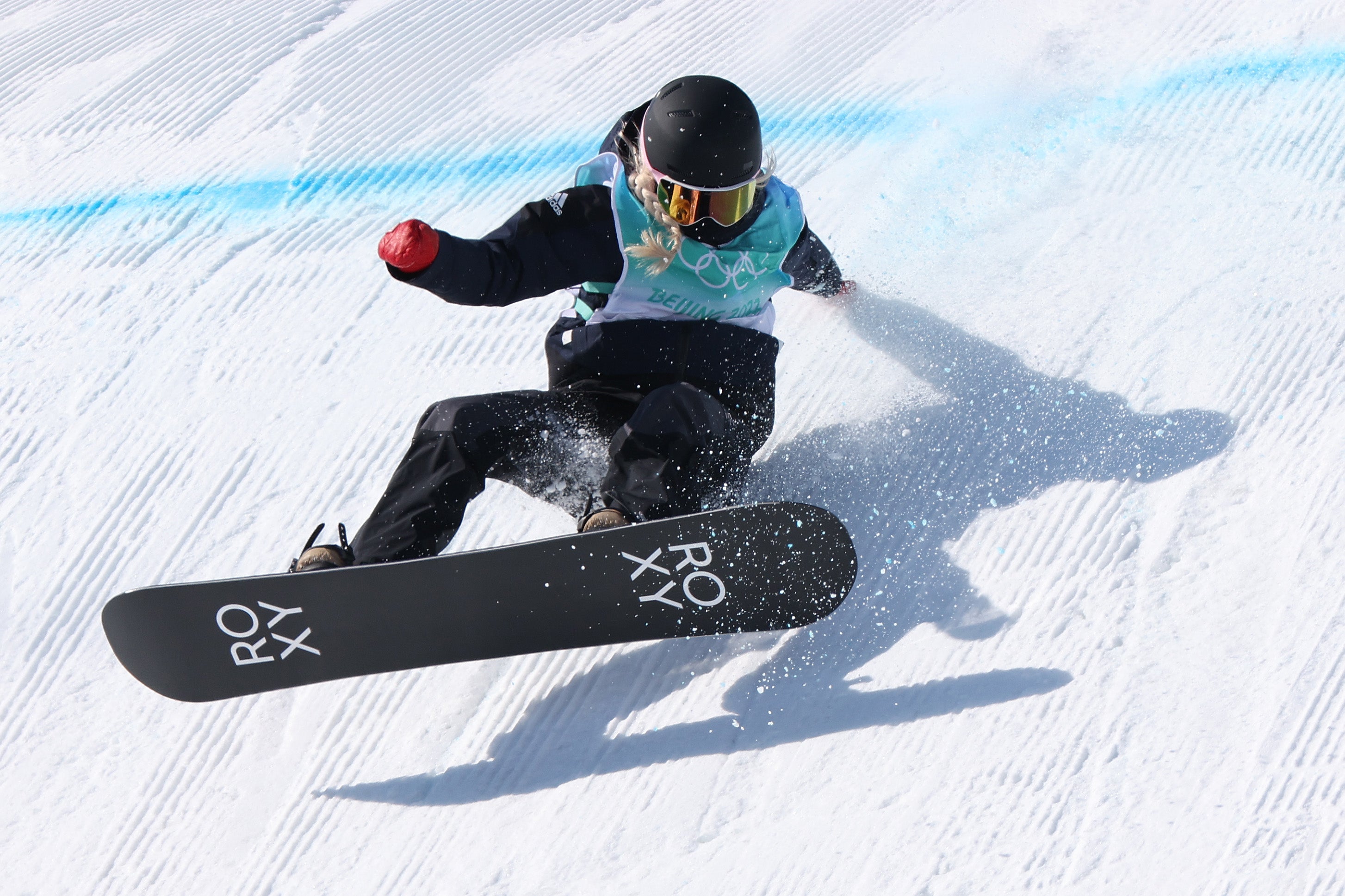 Katie Ormerod falls during big air qualifying