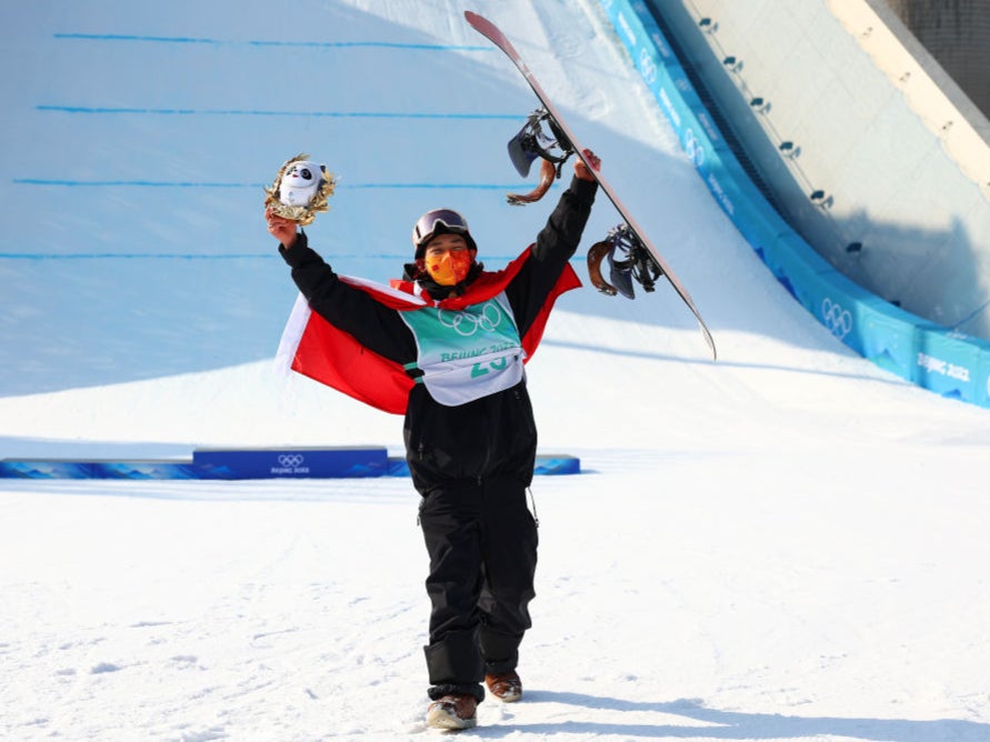 Yiming Su celebrates winning gold in the men’s Big Air