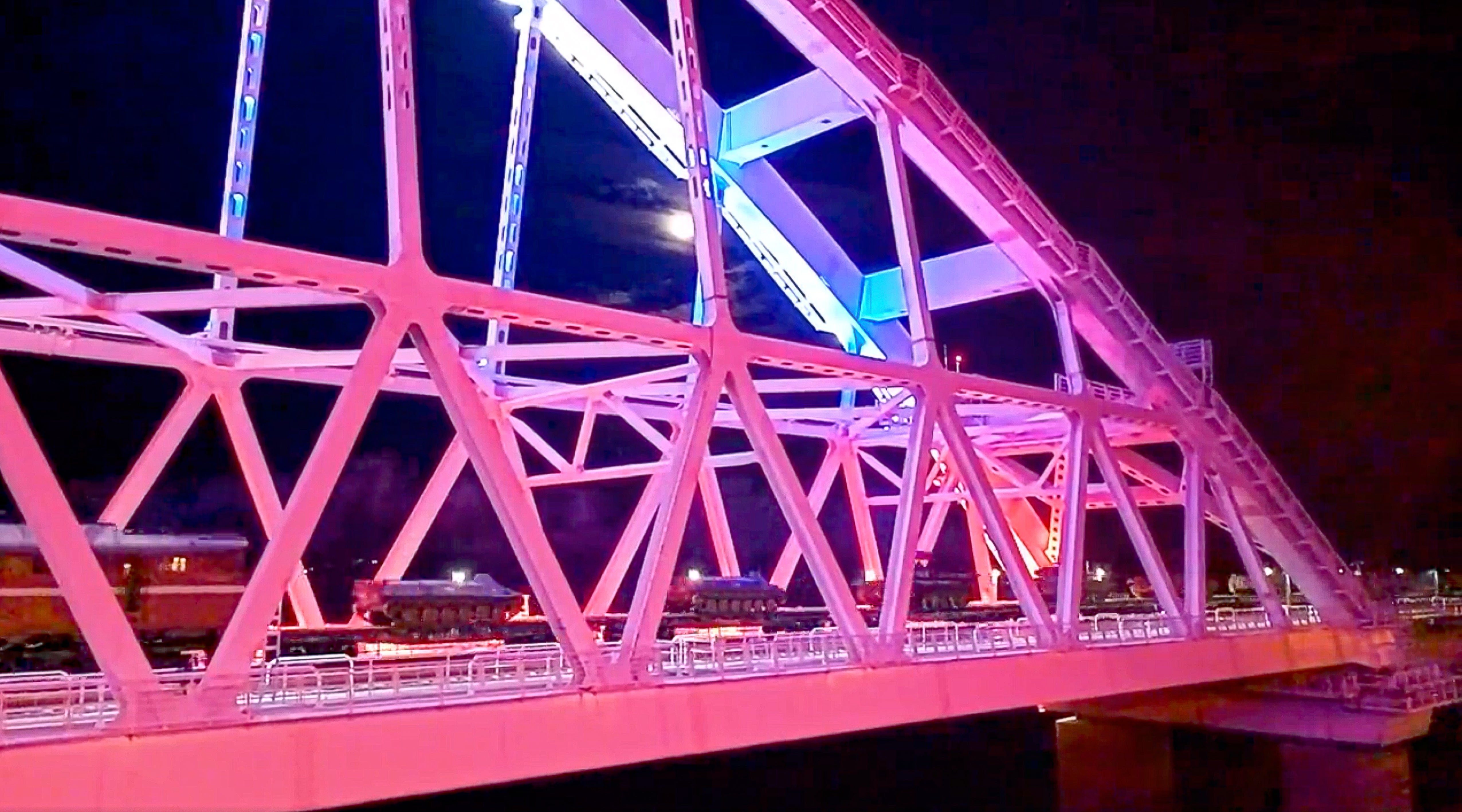 Ukraine news – live: PM says ‘little evidence of Russia disengaging’ amid ‘body bags in Moscow’ warning