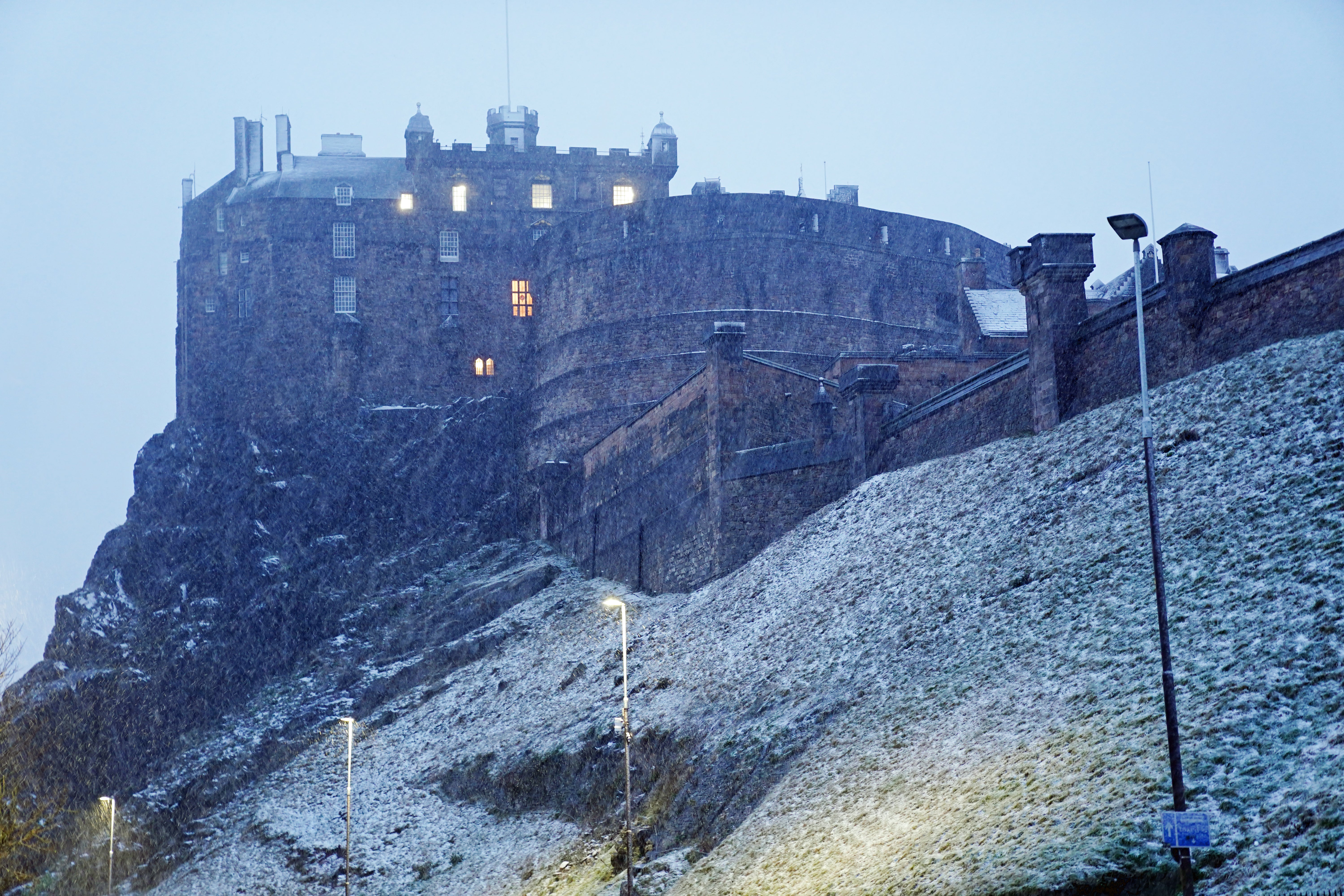 Snow falls on Edinburgh Castle