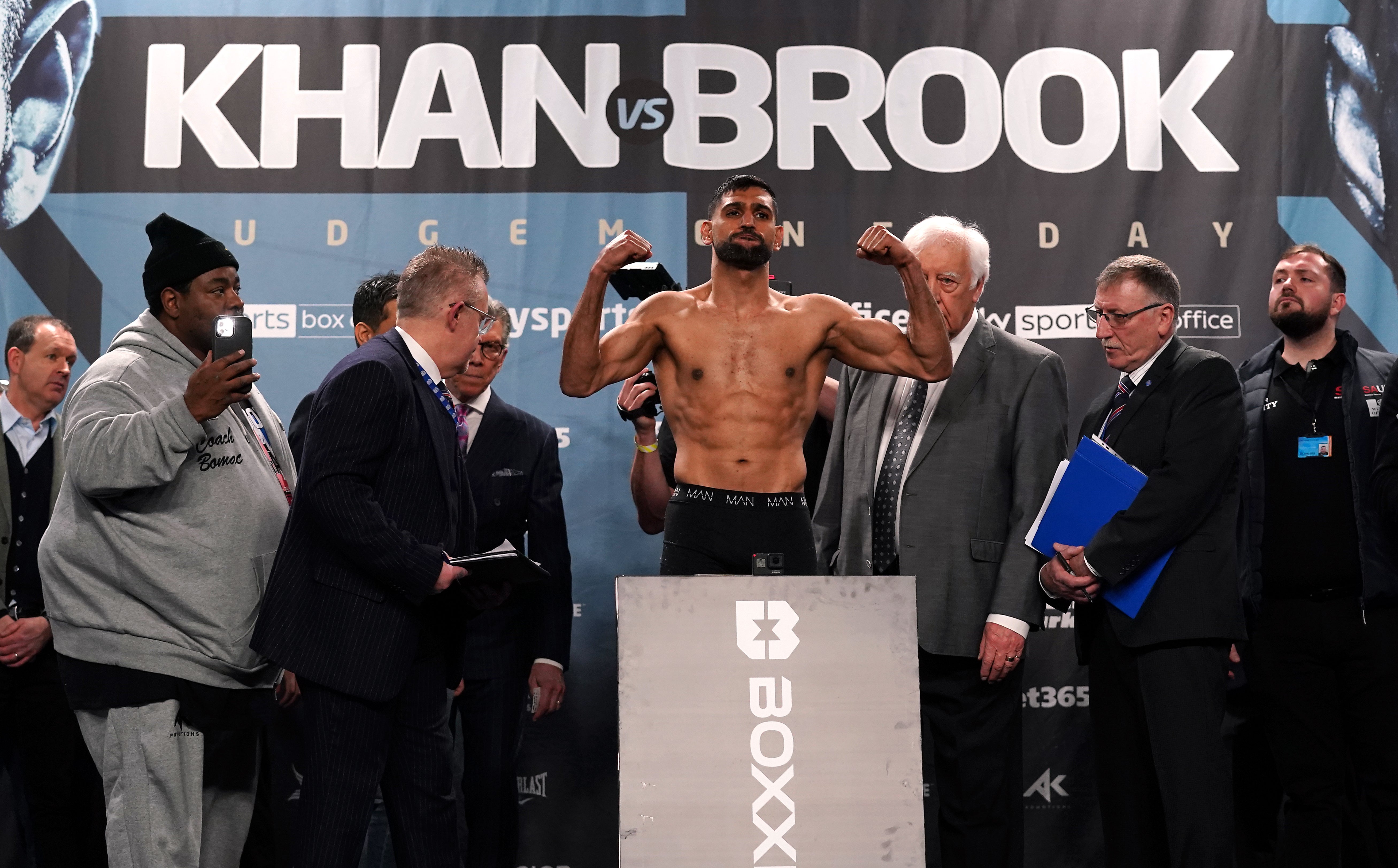 Amir Khan hits the scales