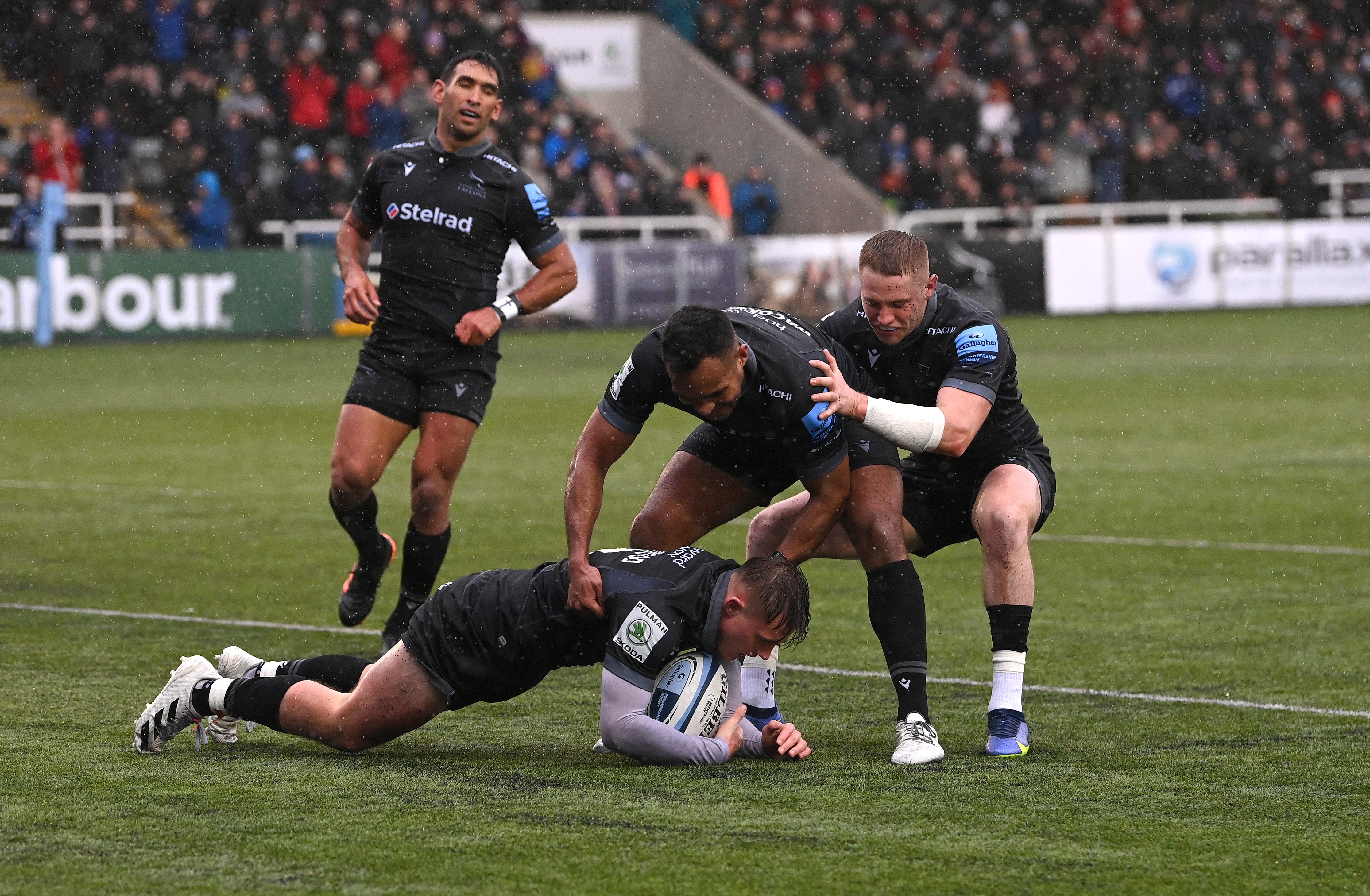 Will Haydon-Wood runs through to score Newcastle’s try