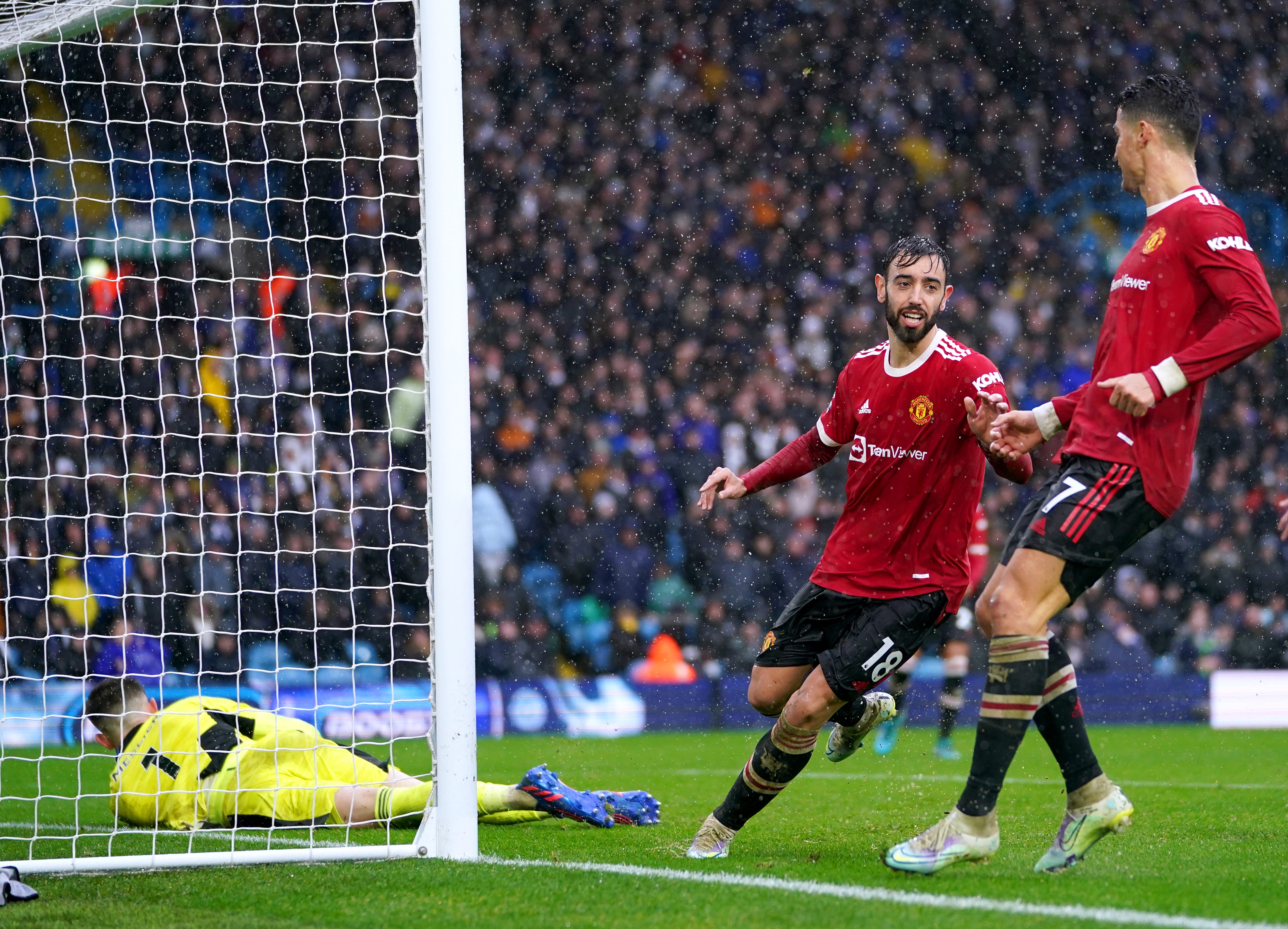 Bruno Fernandes (second right) celebrates scoring Manchester United’s second goal in their 4-2 win at Leeds (Mike Egerton/PA)