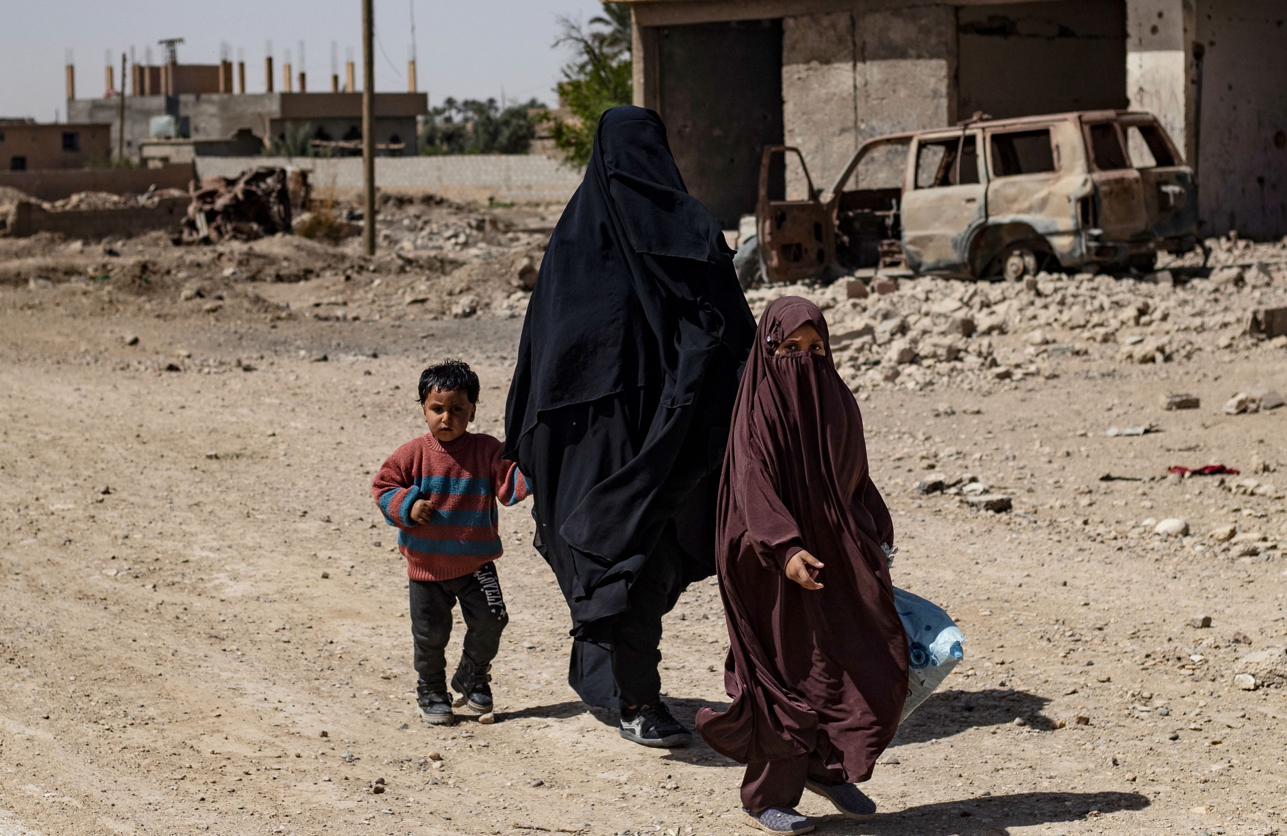 People in the village of Baghouz in Syria’s Deir Ezzor province