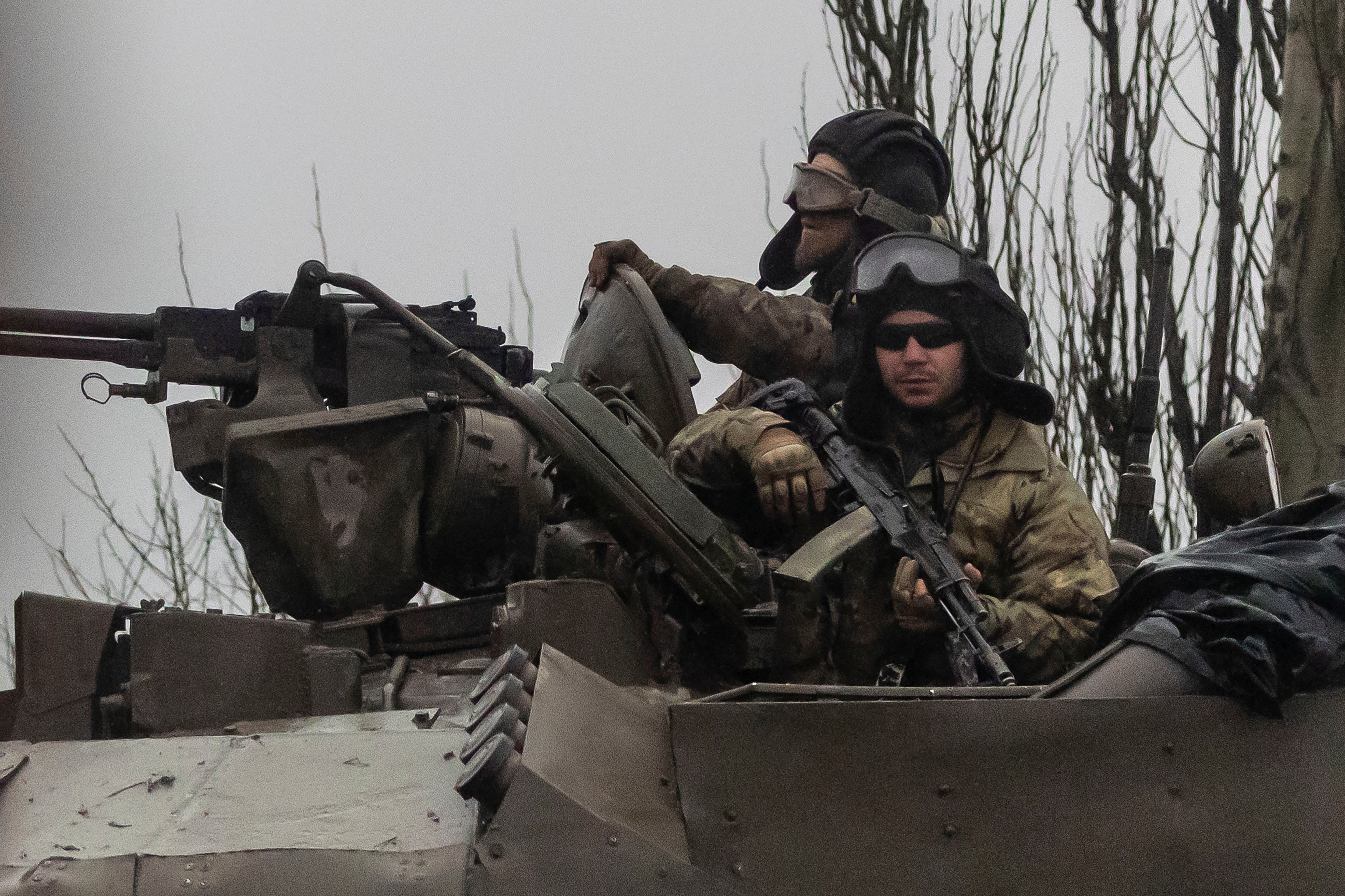 Tanks move into the city, after Russian President Vladimir Putin authorized a military operation in eastern Ukraine, in Mariupol, 24 February 2022