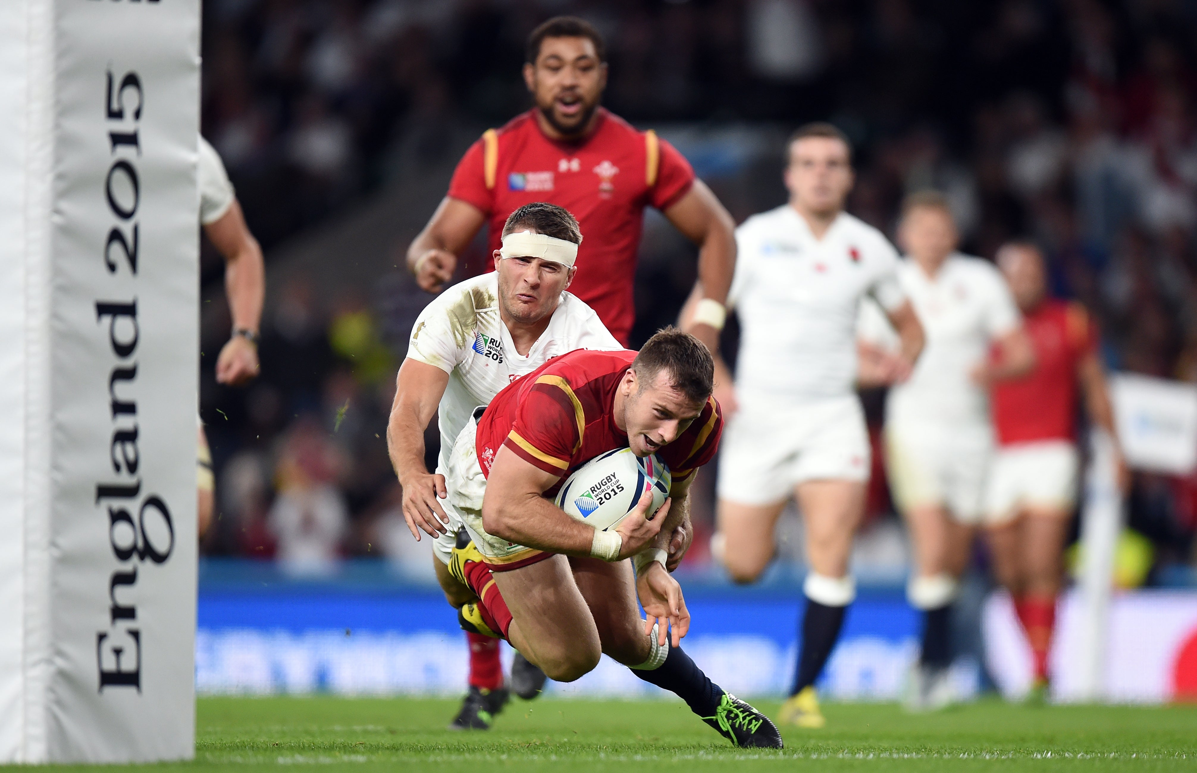 Gareth Davies scored a try against England at the 2015 World Cup