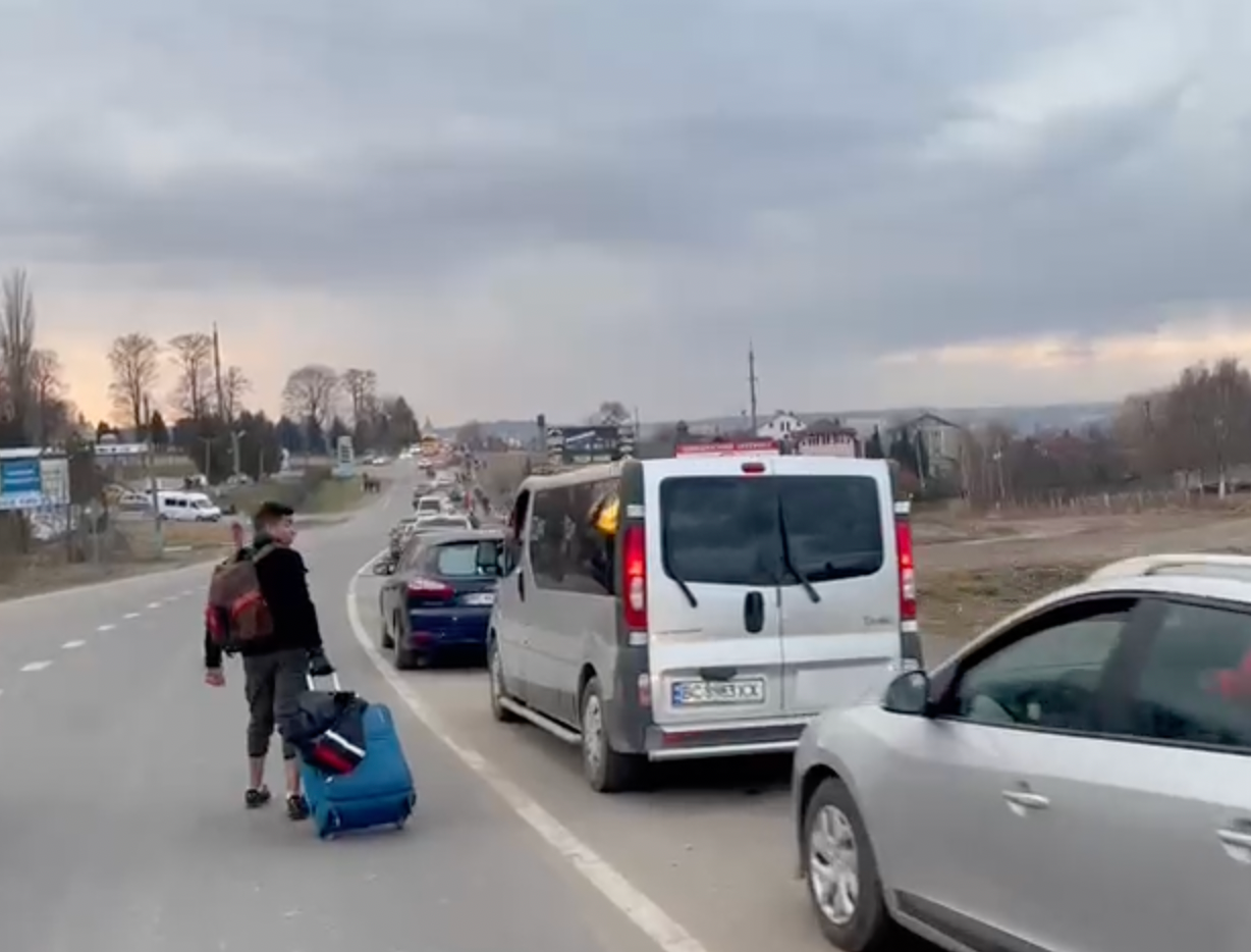 Refugees in cars and on foot trying to reach the Polish border