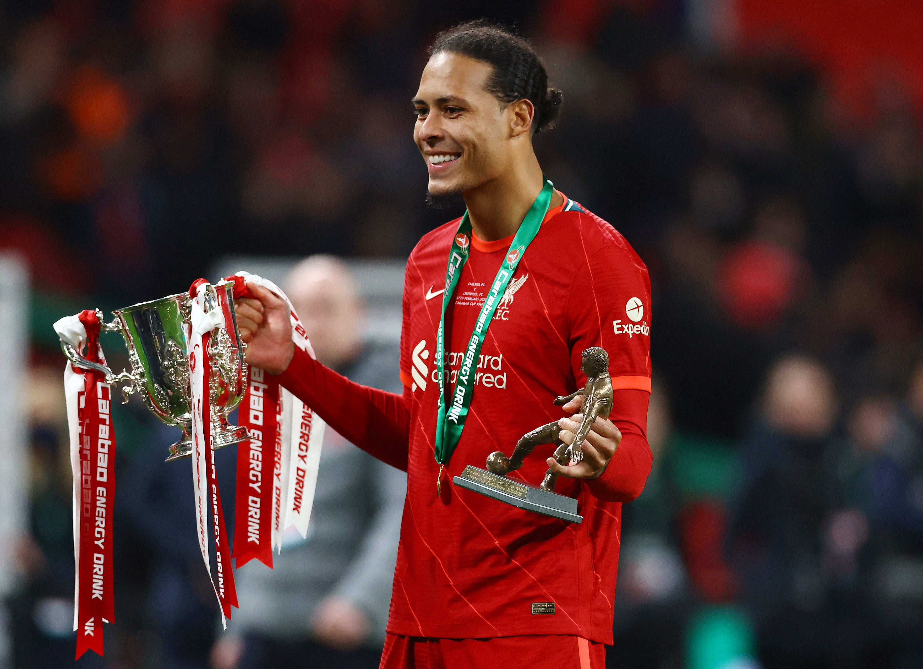 Virgil van Dijk celebrates with the Carabao Cup