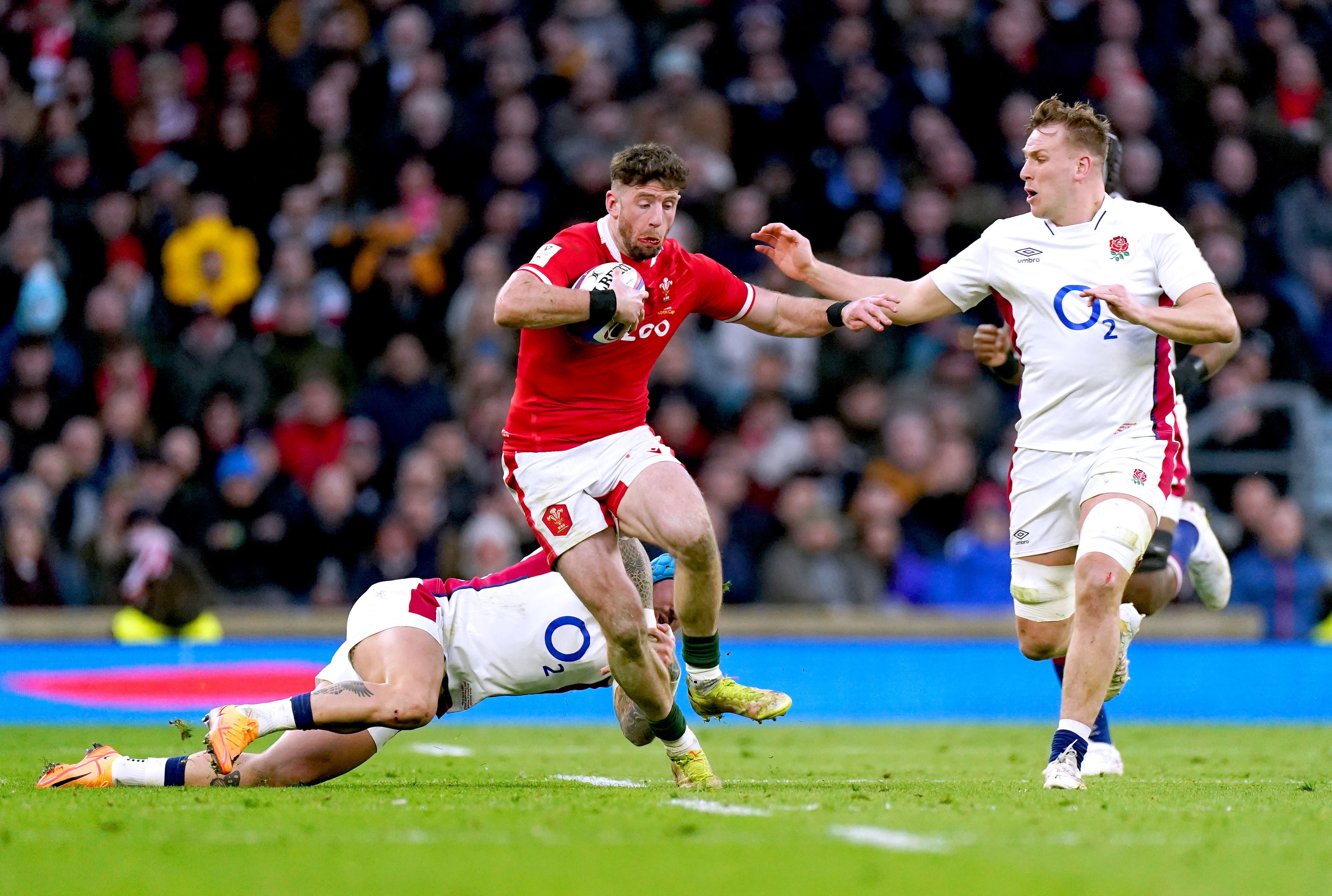 Alex Cuthbert impressed for Wales despite a narrow defeat to England at Twickenham