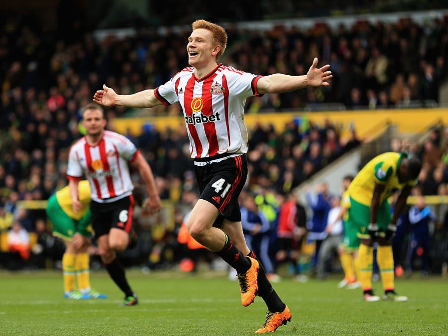 Watmore scores for Sunderland in the Premier League in 2016