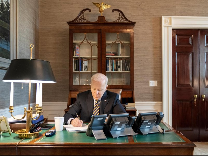 Joe Biden wears yellow and blue tie in support of Ukraine.