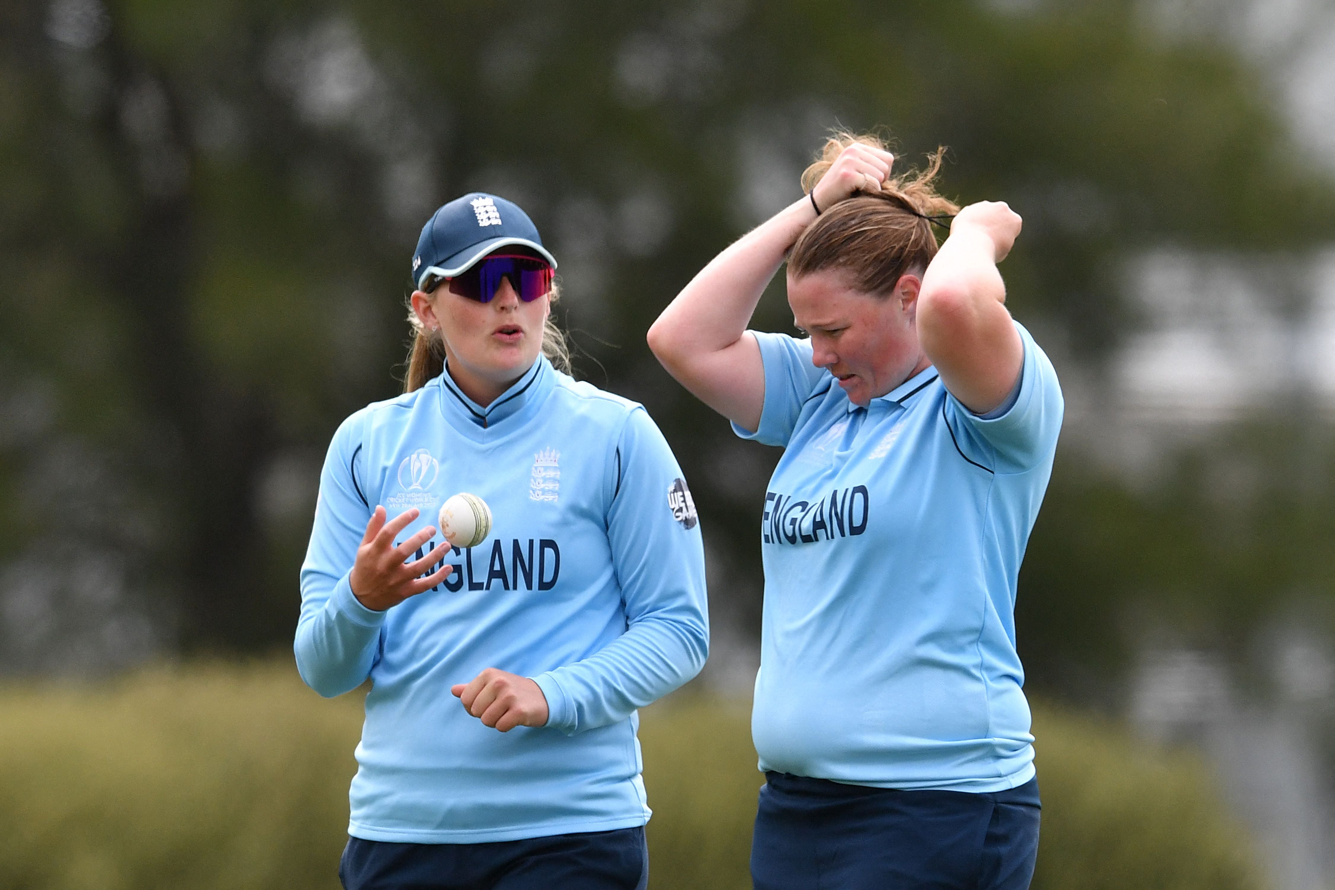 England’s Sophie Ecclestone (L) talks with teammate Anya Shrubsole