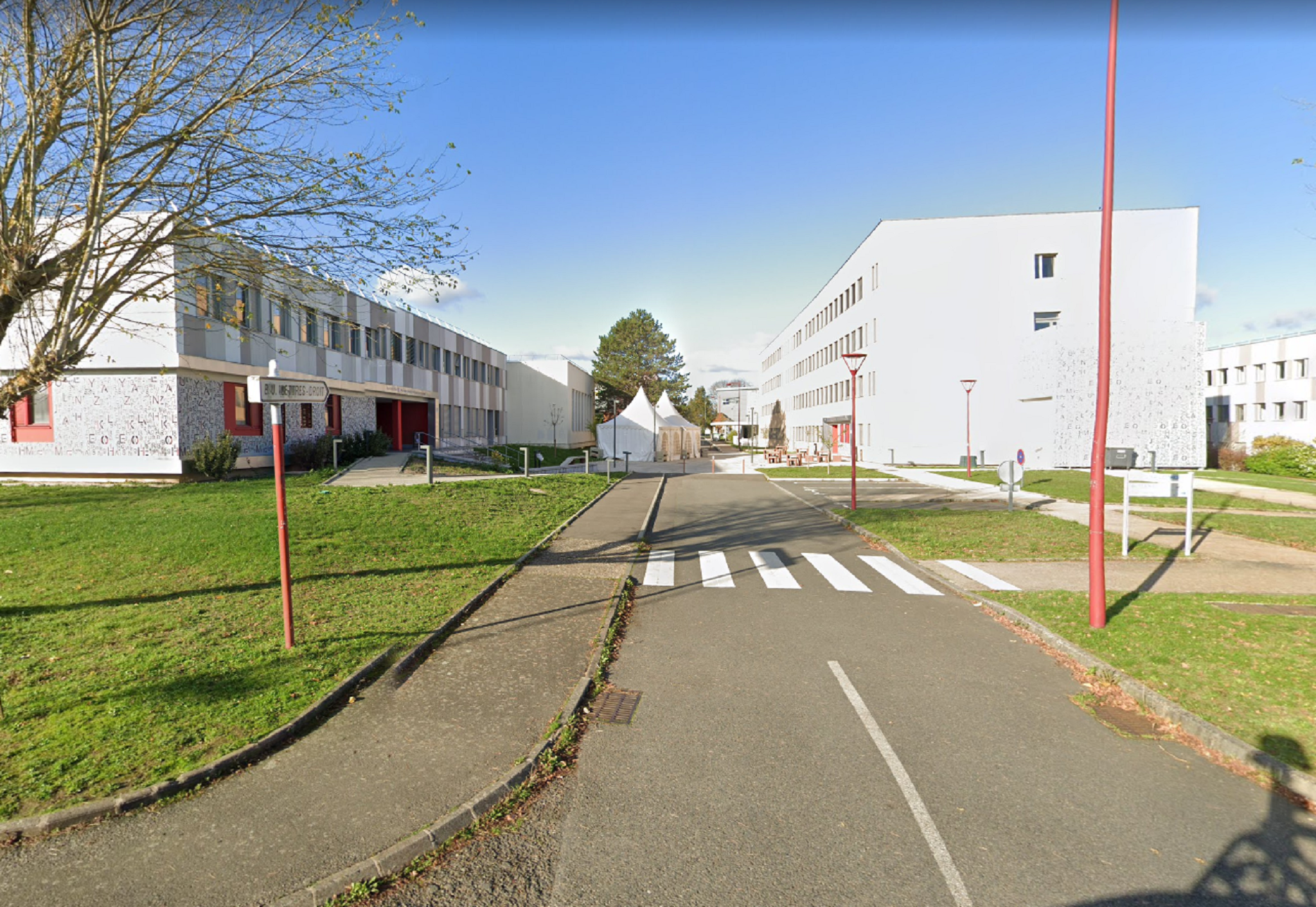 A knifeman reportedly attacked at least four people at Le Mans University’s faculty of letters