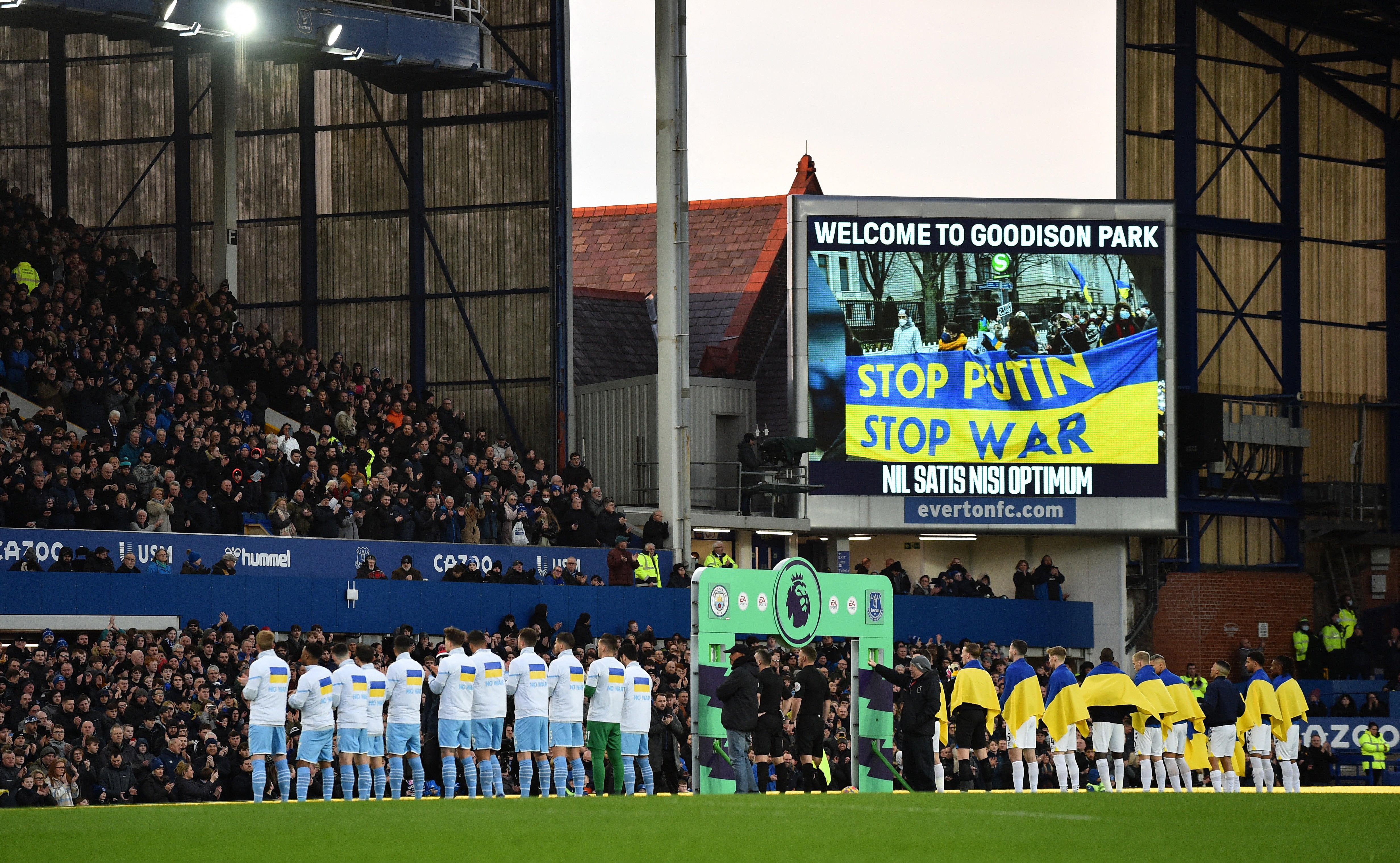 Everton and Manchester City showed their support for Ukraine last week