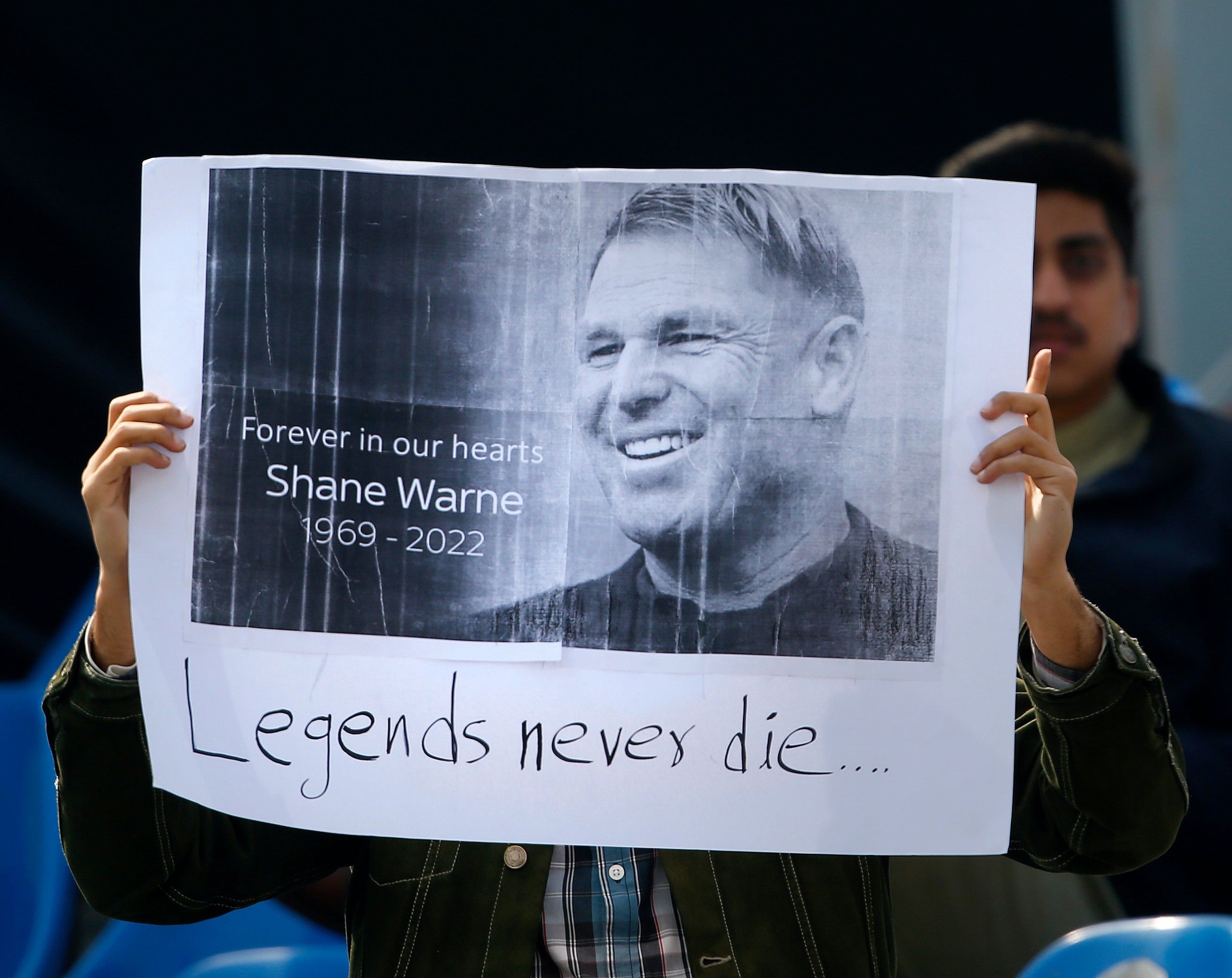 The fans in Pakistan paid tribute to Warne (AP Photo/Anjum Naveed)