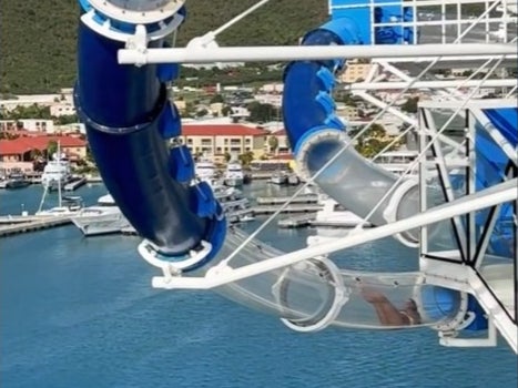 Passenger stuck in the Ocean Loops cruise ship waterslide