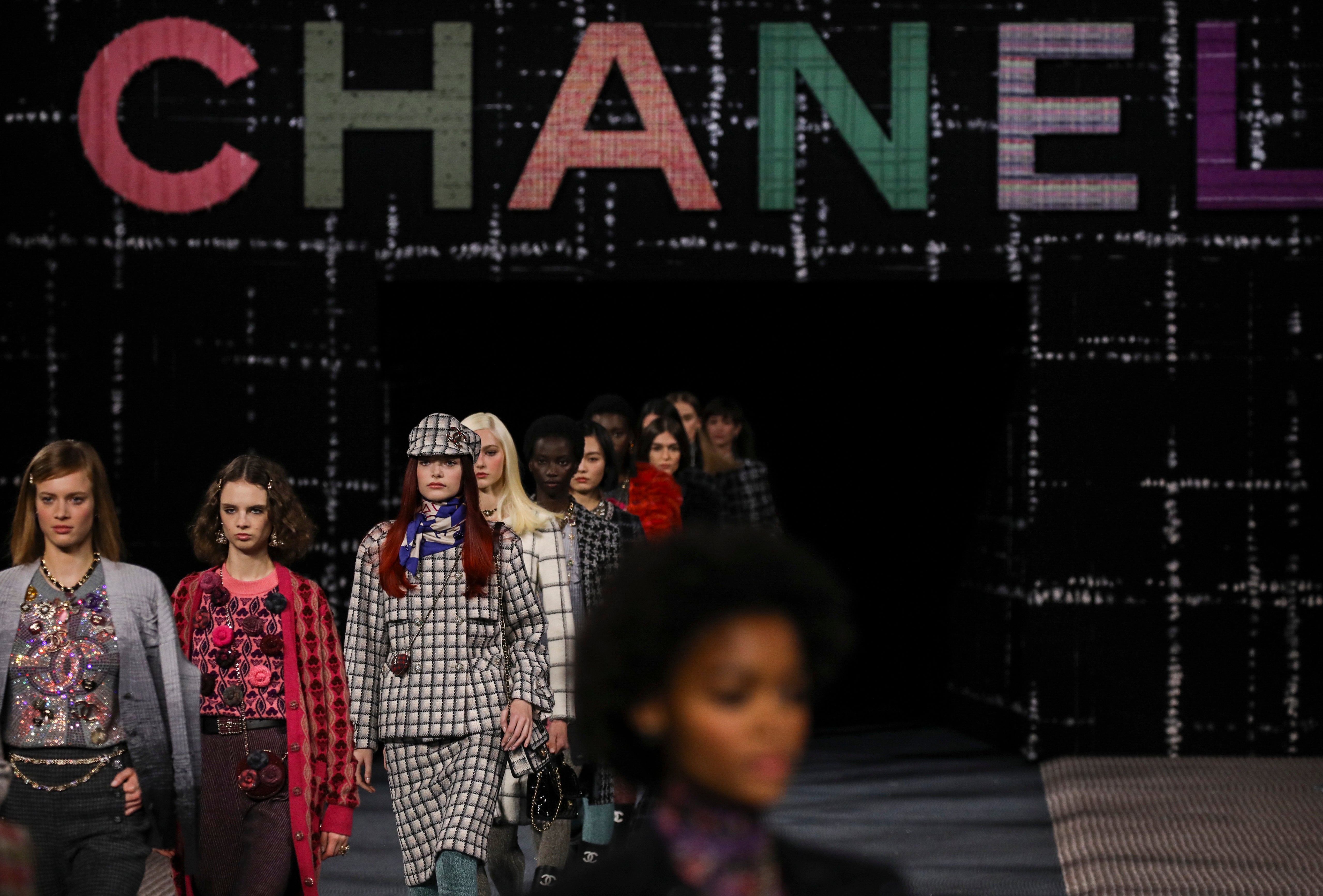 Paris Fashion Chanel F/W 22-23