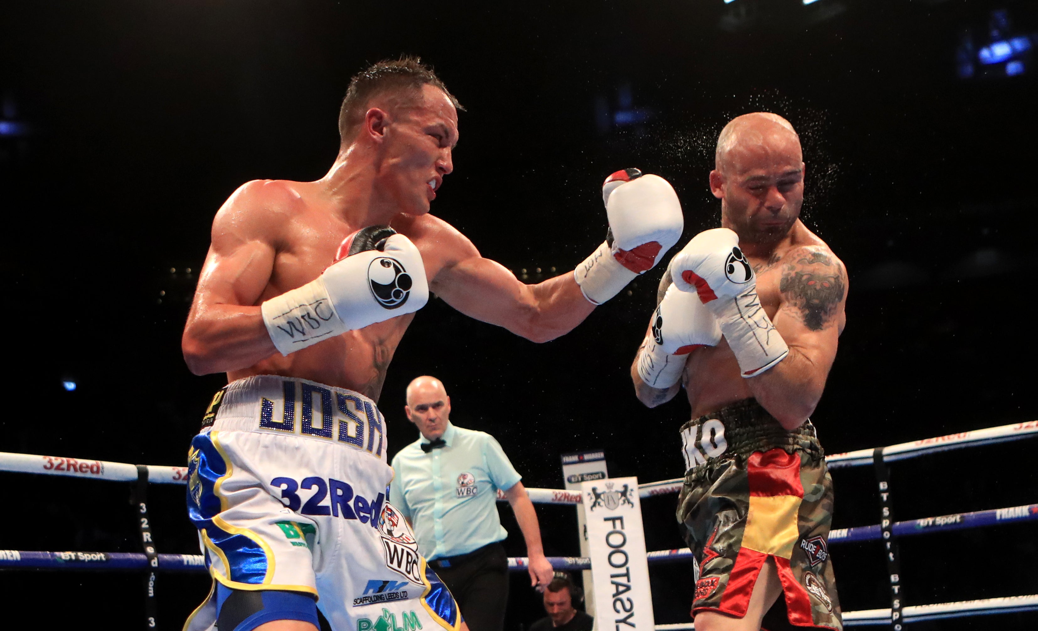 Warrington (left) has already fought and beaten IBF featherweight champion Kiko Martinez (Danny Lawson/PA)