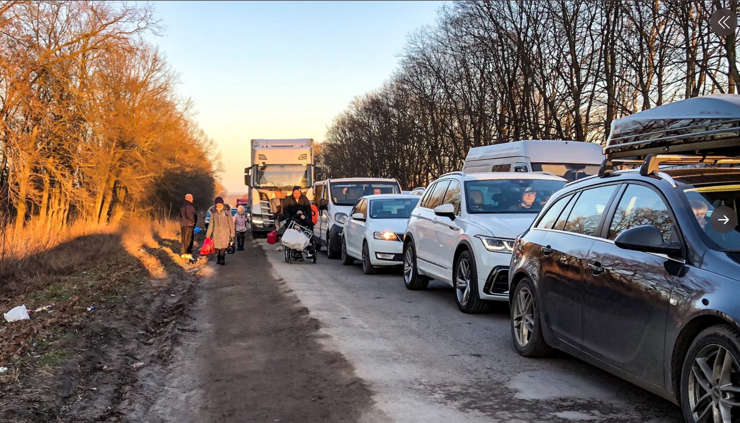 Refugees fleeing the Ukrainian city of Lviv towards the Polish border (Taken with permission from Manny Marotta’s Twitter feed)