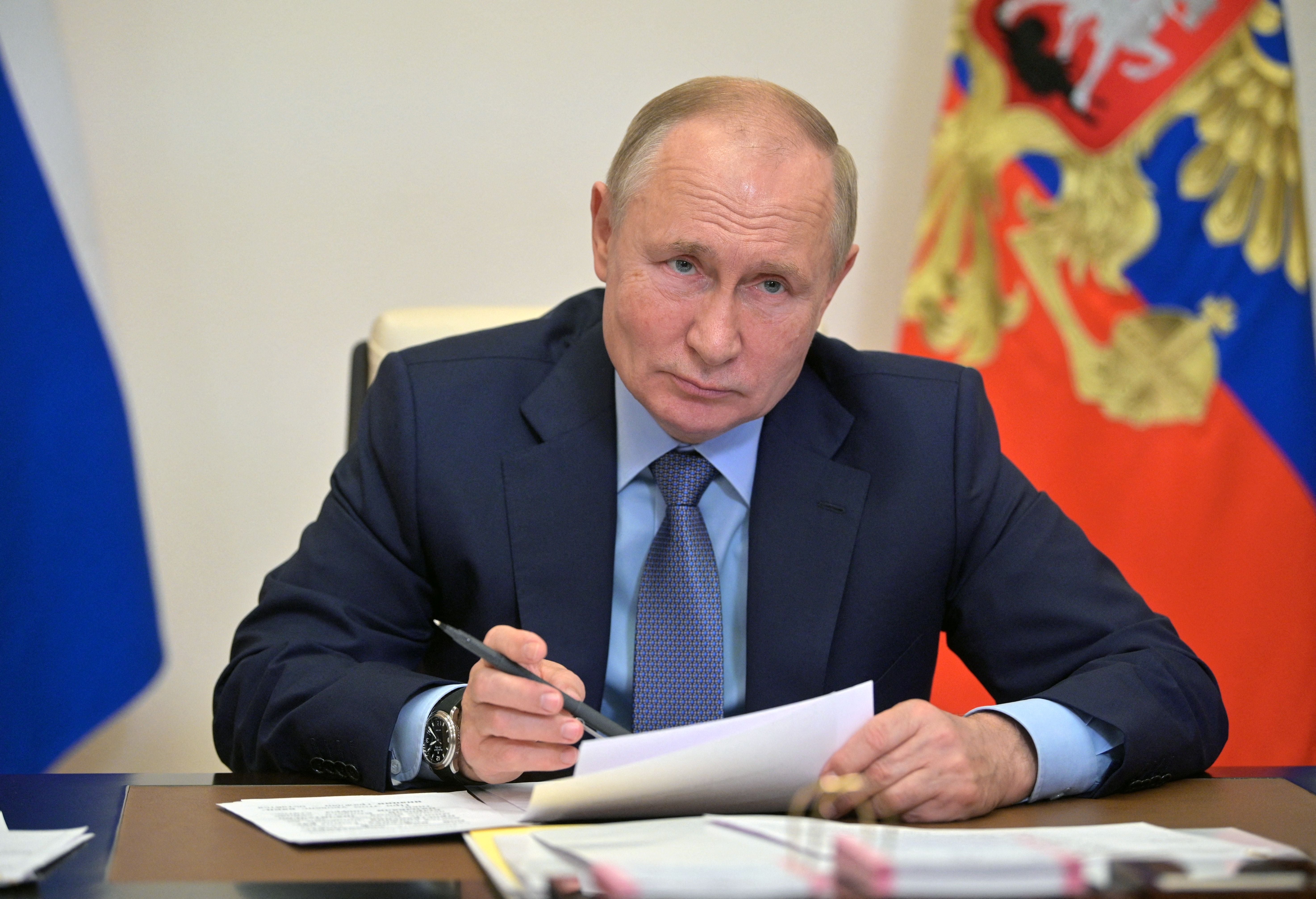 Russian president Vladimir Putin chairs a meeting with members of the government in Moscow, 20 October 2021