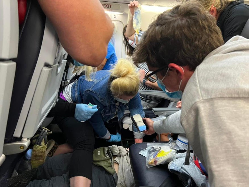 Passengers worked together to save a man in medical distress on a flight from Cancun to Austin