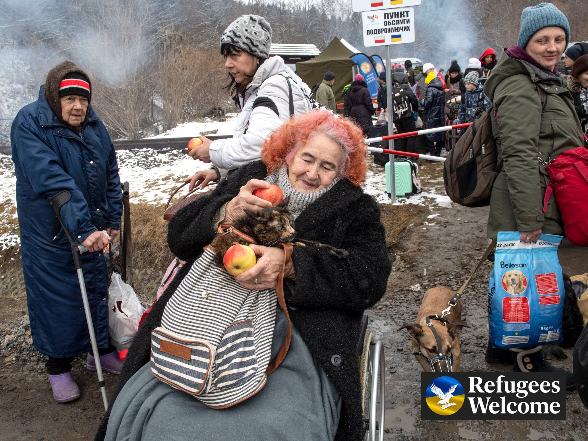 Tetyana Nikiforovna Vatazhok, 87, (left) and Zhanna Dmytrivna Zabrodska, 85, (centre) at Kroscienko on the Polish Ukraine border