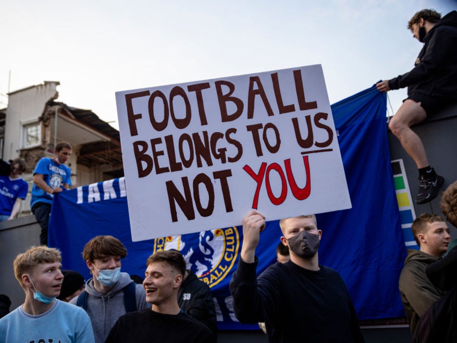 Chelsea fans protest against the European Super League