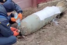 Heart-stopping moment Ukrainians defuse live Russian bomb using water bottle