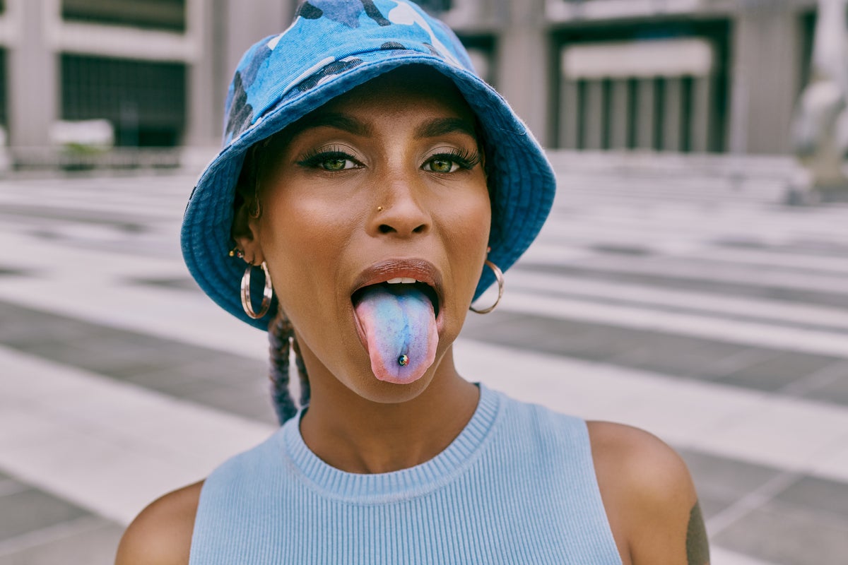 Silicon Valley’s Anti-Aging Biohackers Are Experimenting With a 19th-Century Textile Dye That Turns Tongues Blue-and Could Be Deadly