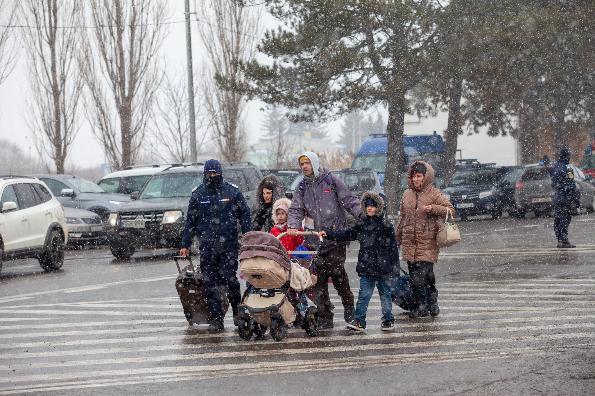 A family of evacuees on the other side of the Ukrainian border