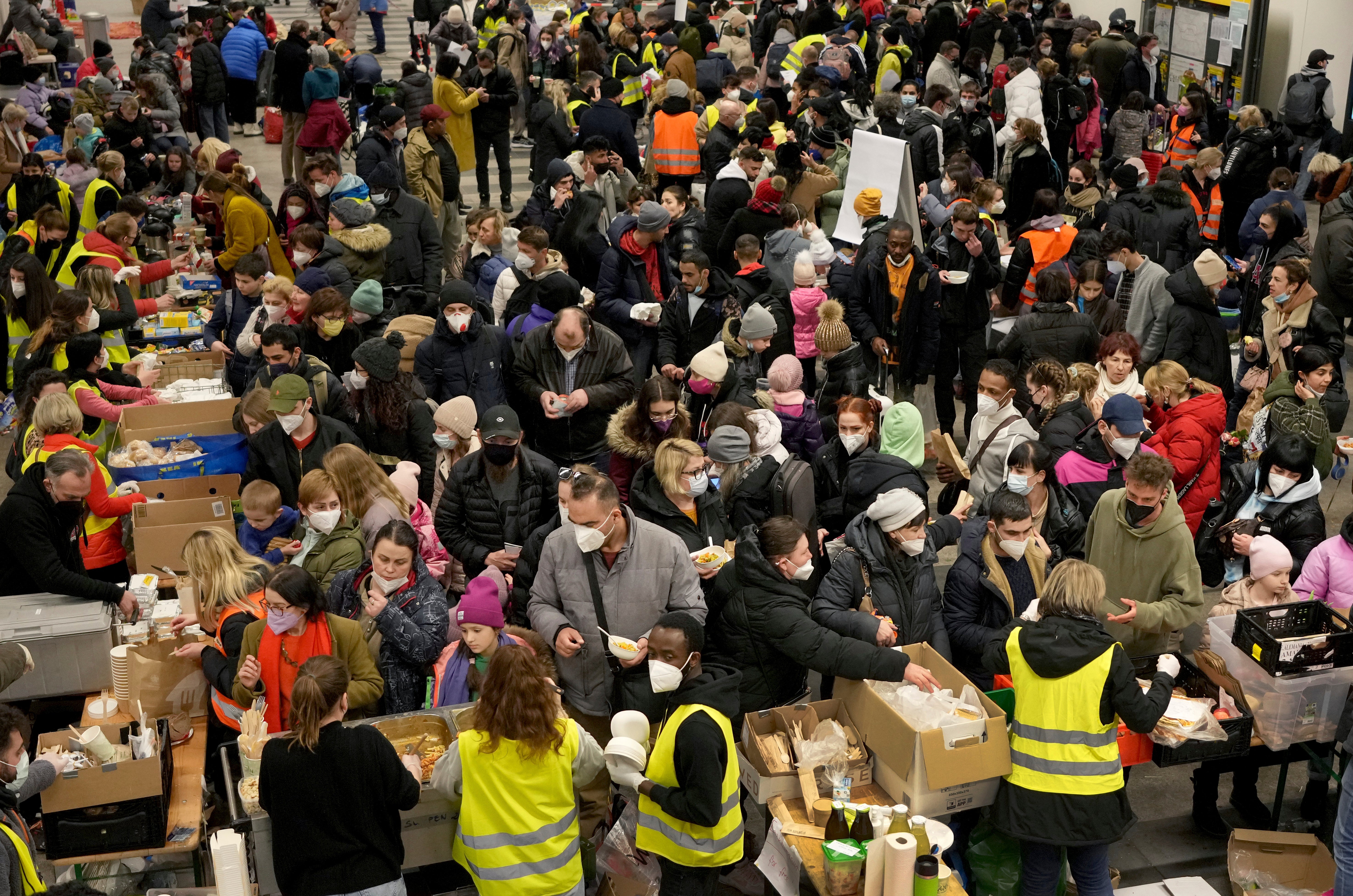 File photo: Ukrainian refugees queue for food in the welcome area after their arrival at the main train station in Berlin, Germany, on 8 March