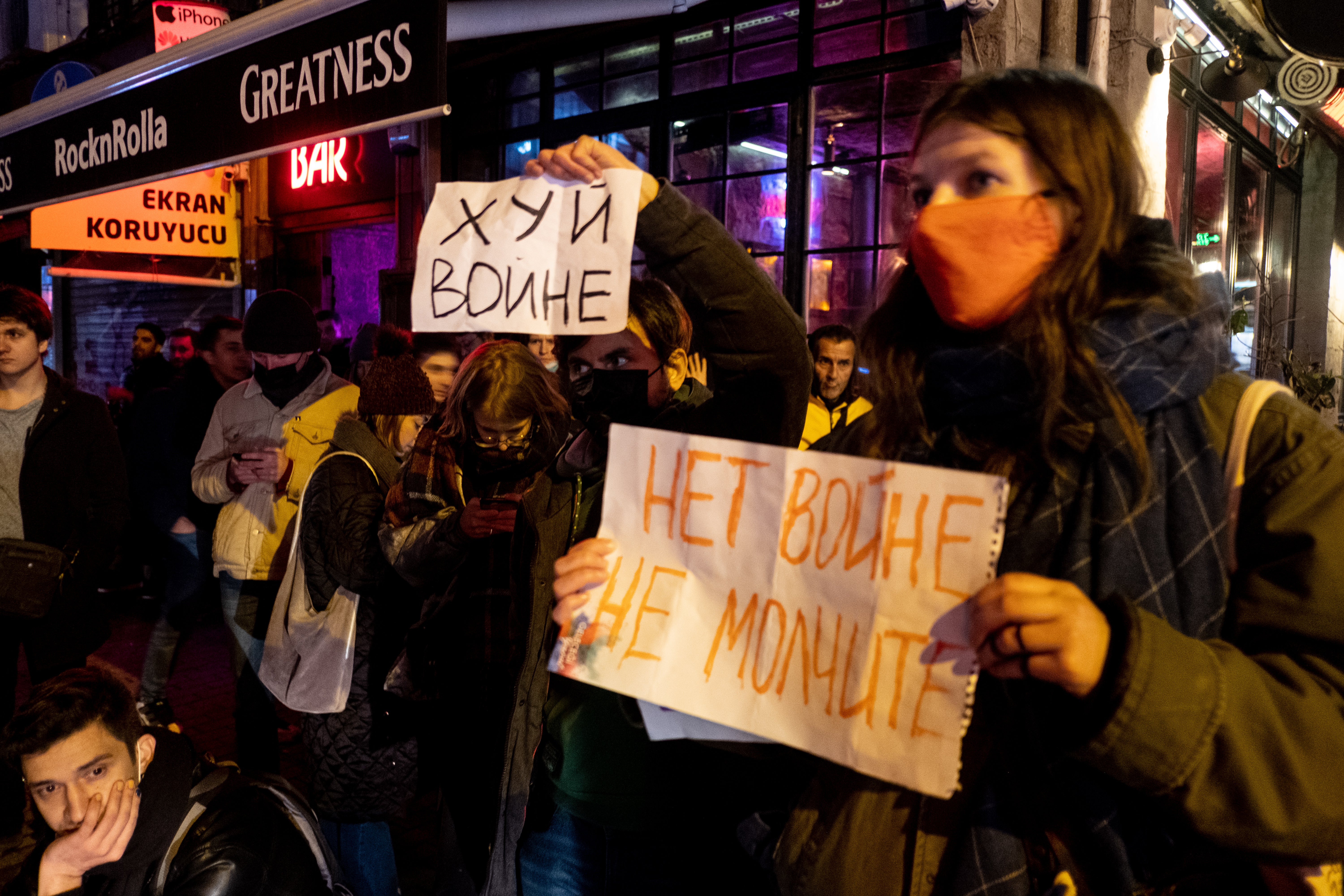 Anna, a 26-year-old from Saint Petersburg now in Istanbul, holds a sign saying ‘no to war, no to silence’ outside a 15 March concert by dissident Russian rapper Oxxxymiron