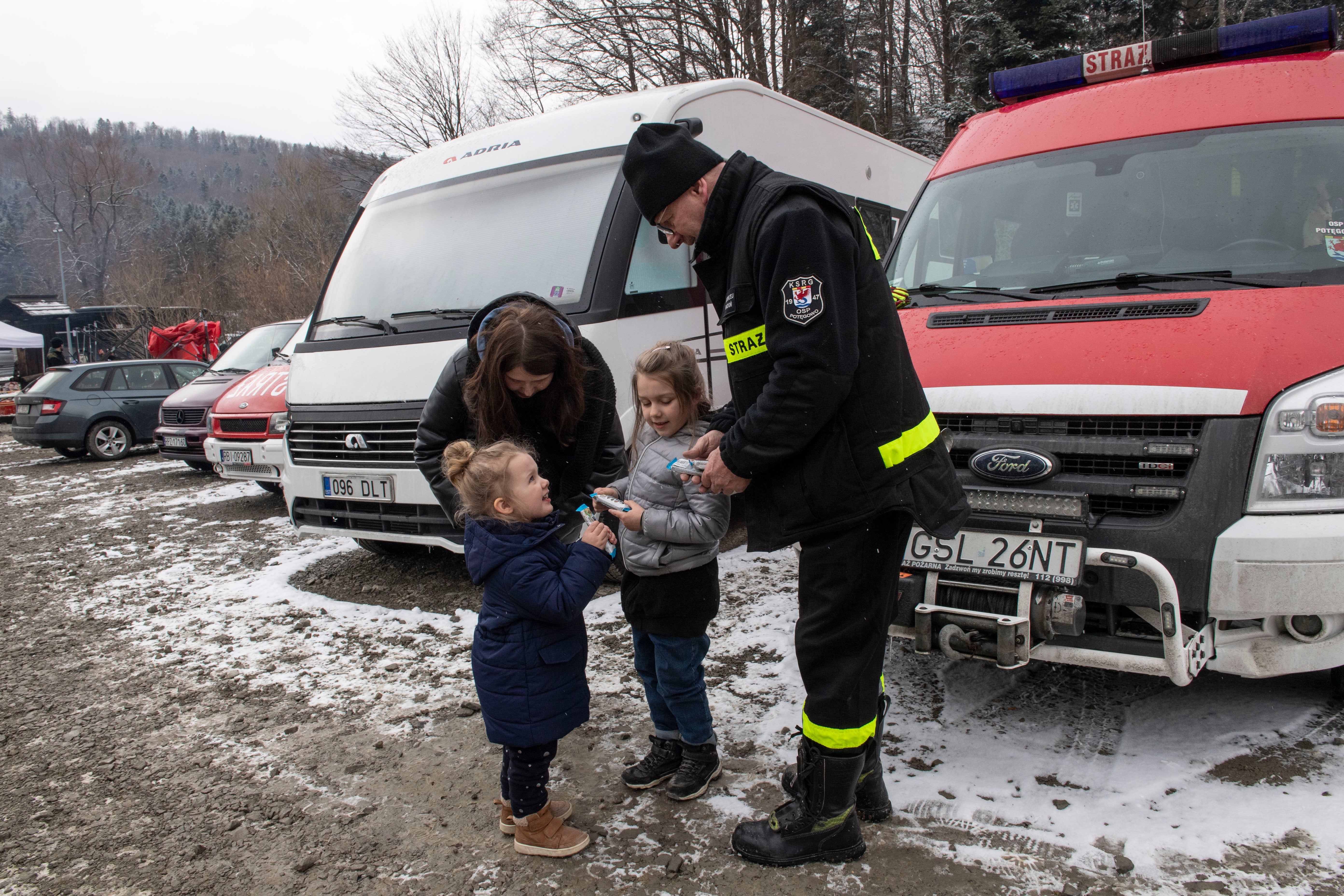 Sasha with her daughters Sofia and Mia crossing the border into Poland