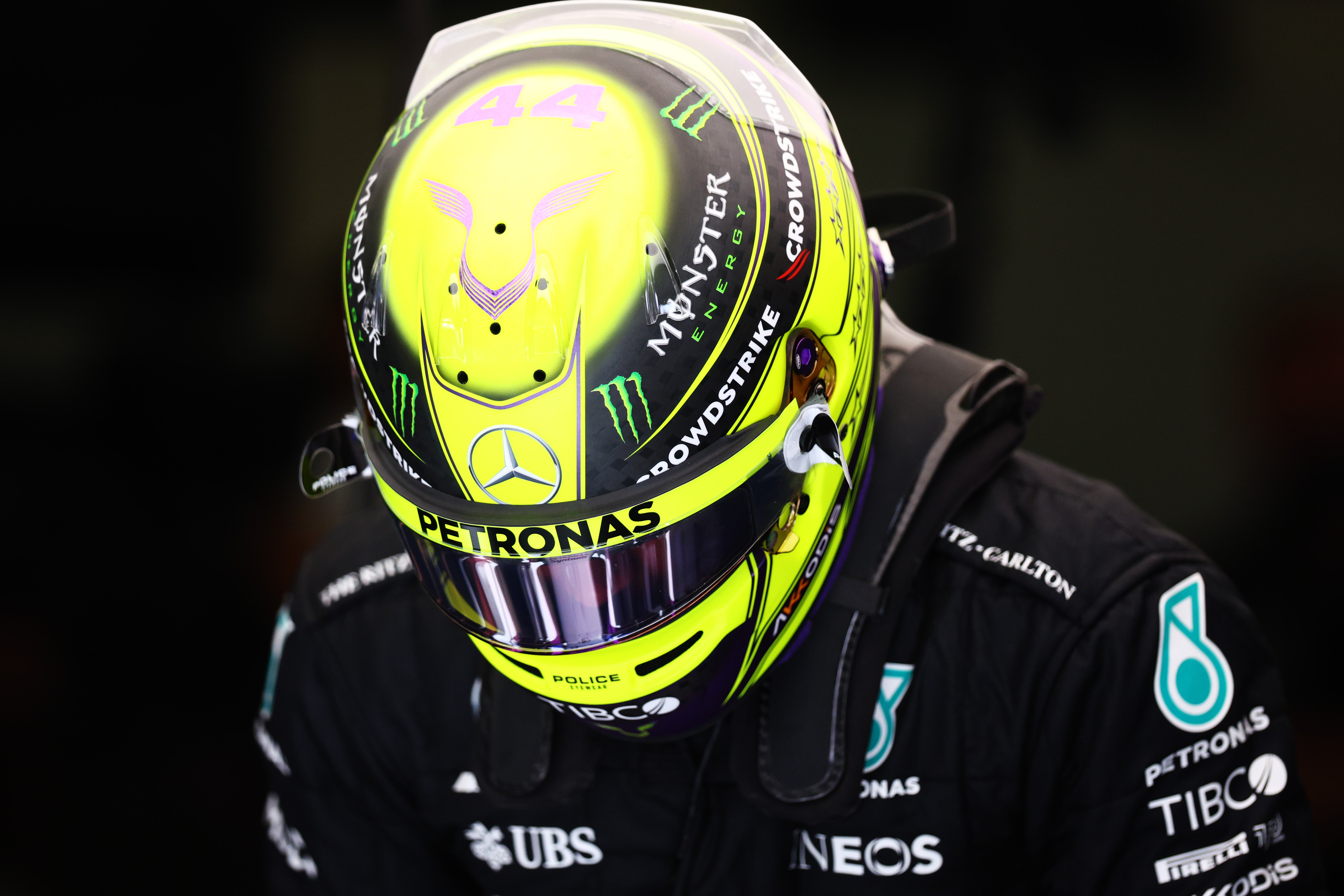 Hamilton will wear a new helmet for 2022