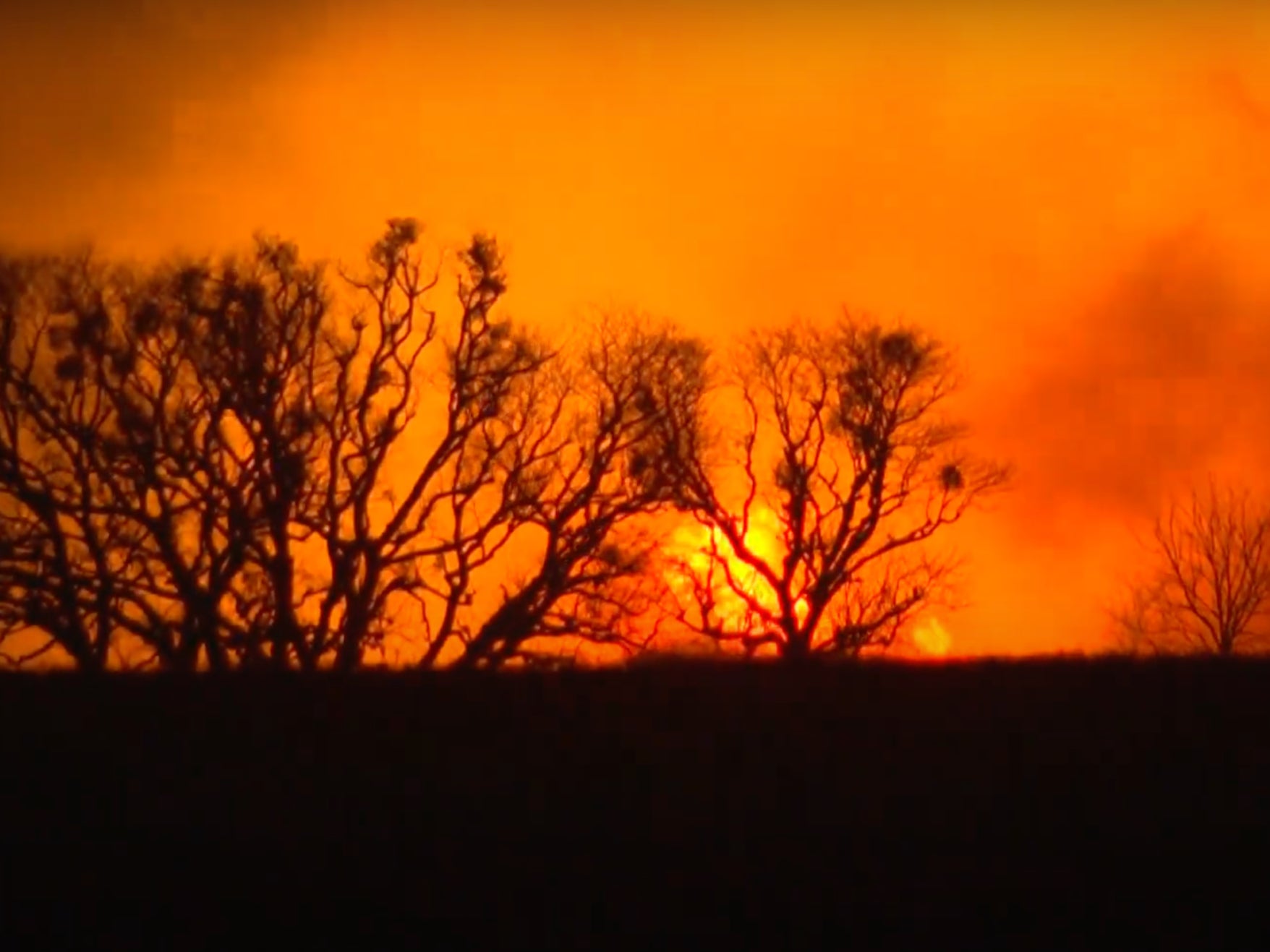 Wildfires rip through Eastland County, Texas