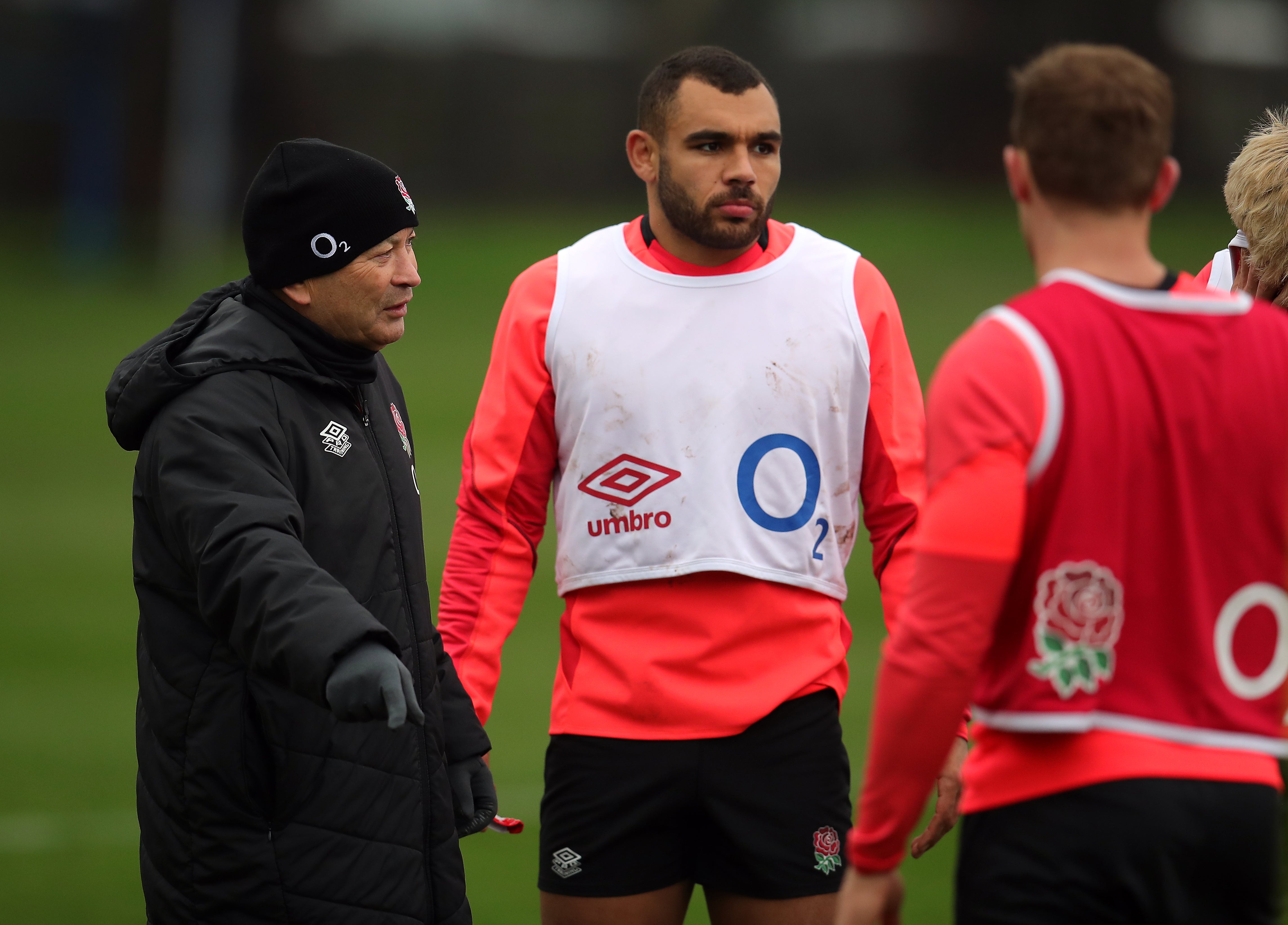 England head coach Eddie Jones speaks to his players (Simon Marper/PA)