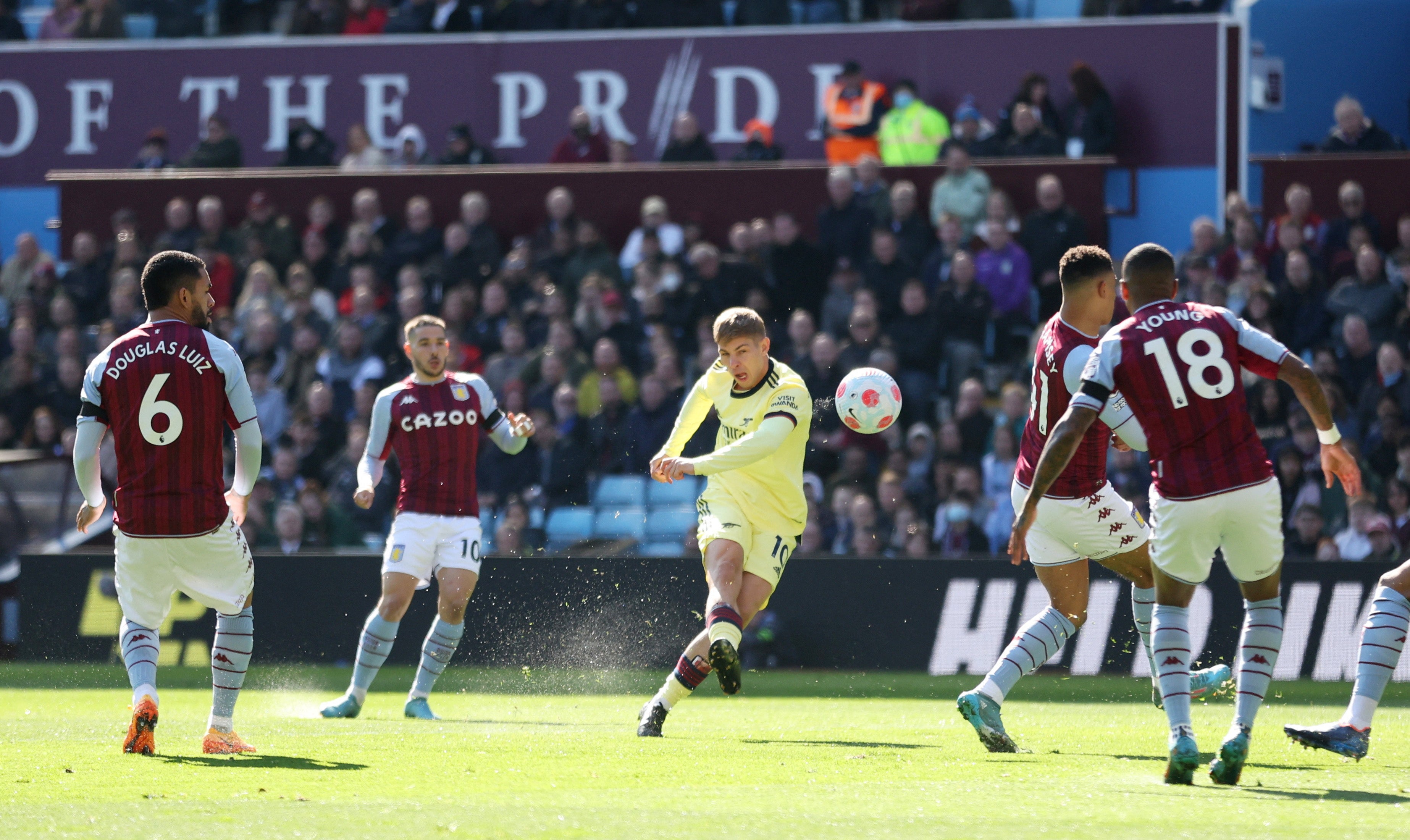 Emile Smith Rowe wastes an early chance