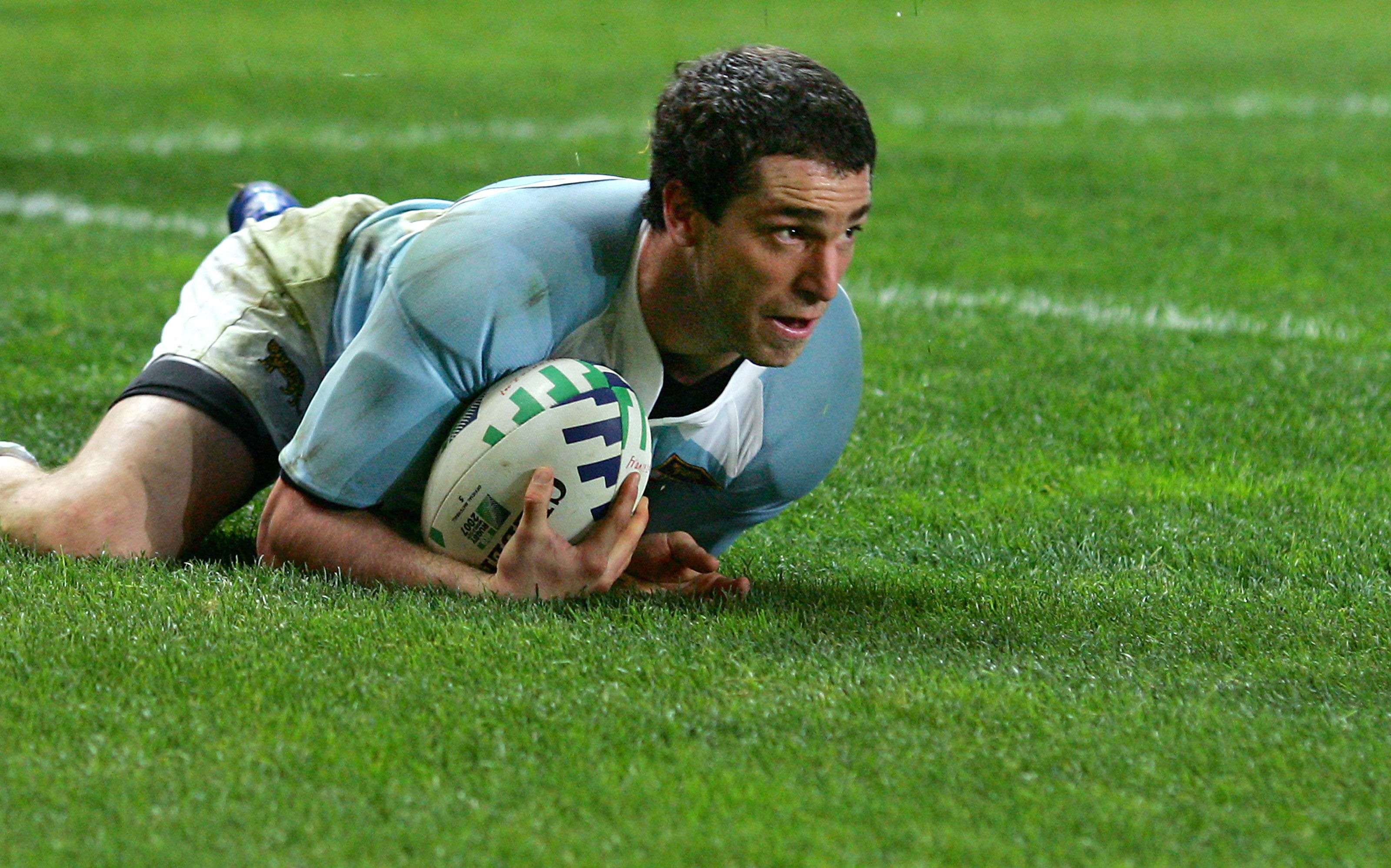 Federico Martin Aramburu scores against France in 2007 World Cup