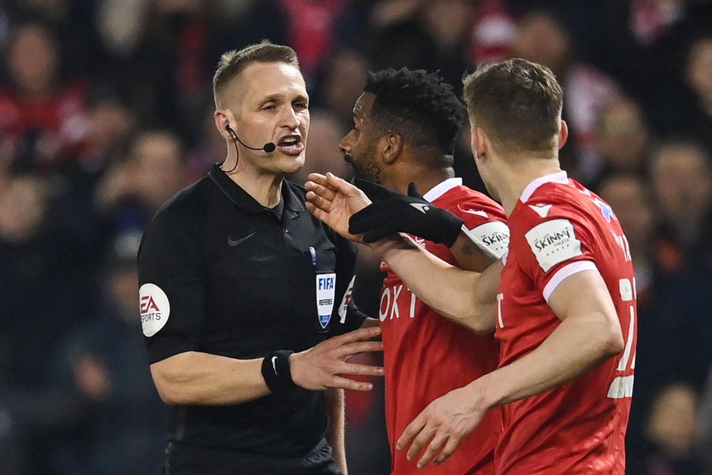 Nottingham Forest appeal for a penalty late on