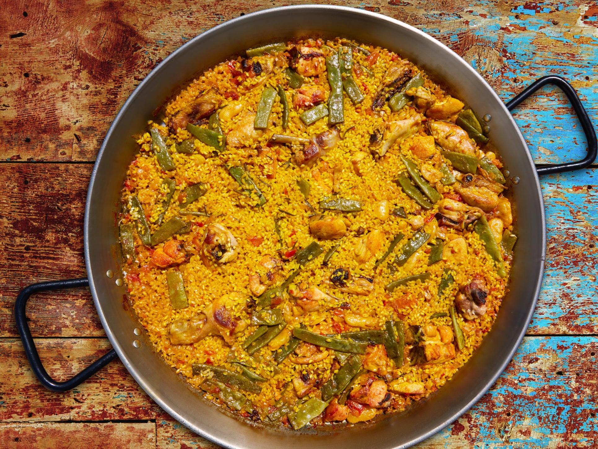 Paella from Valencia contains chicken and rabbit