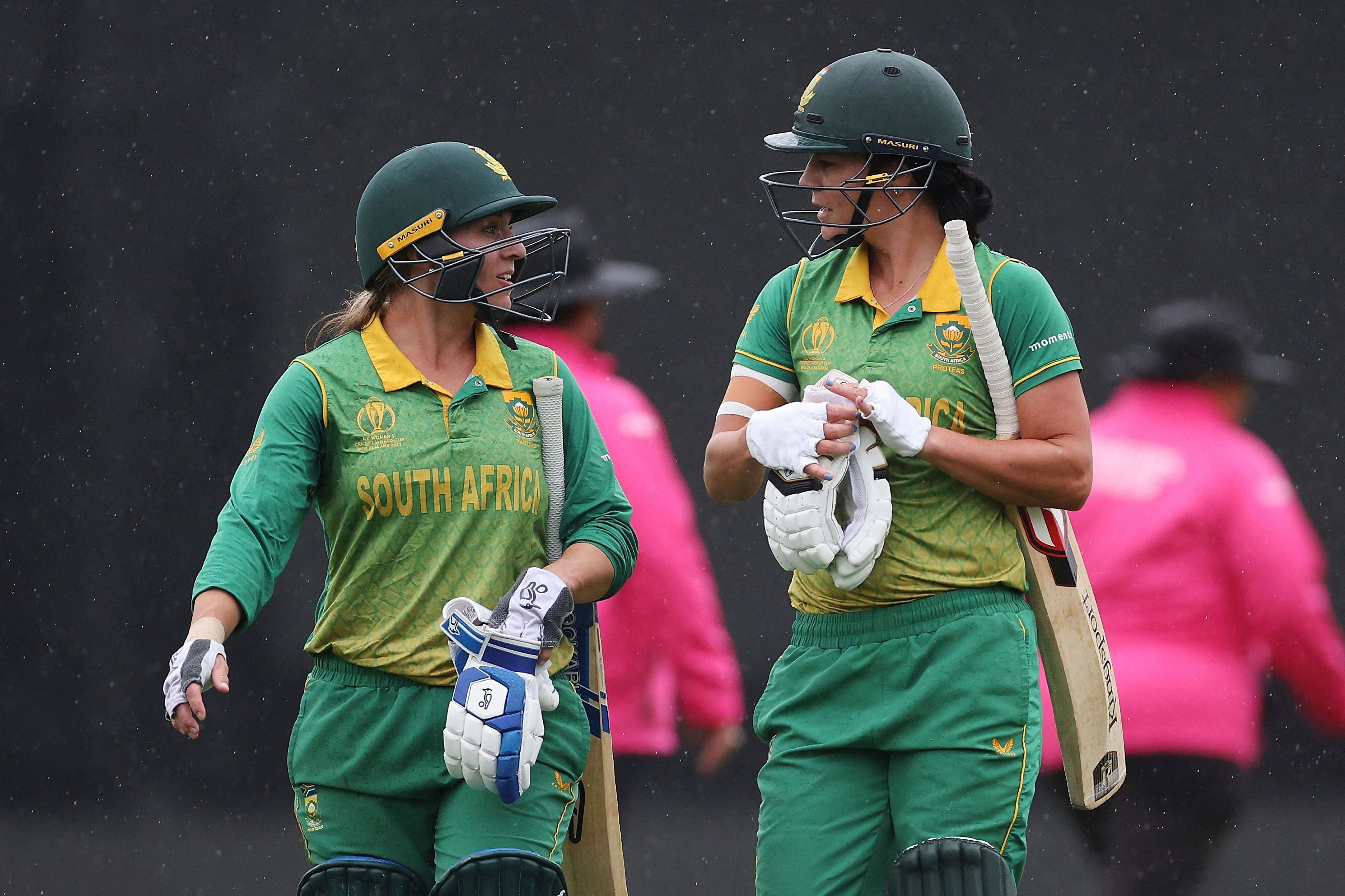 South Africa’s Mignon du Preez and Marizanne Kapp