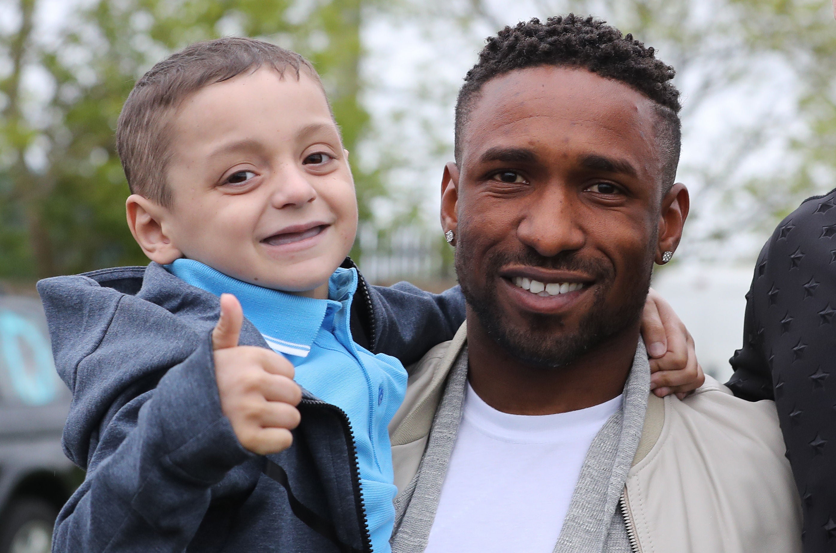 England footballer Jermain Defoe with terminally ill football mascot Bradley Lowery, as he celebrated his sixth birthday (PA)