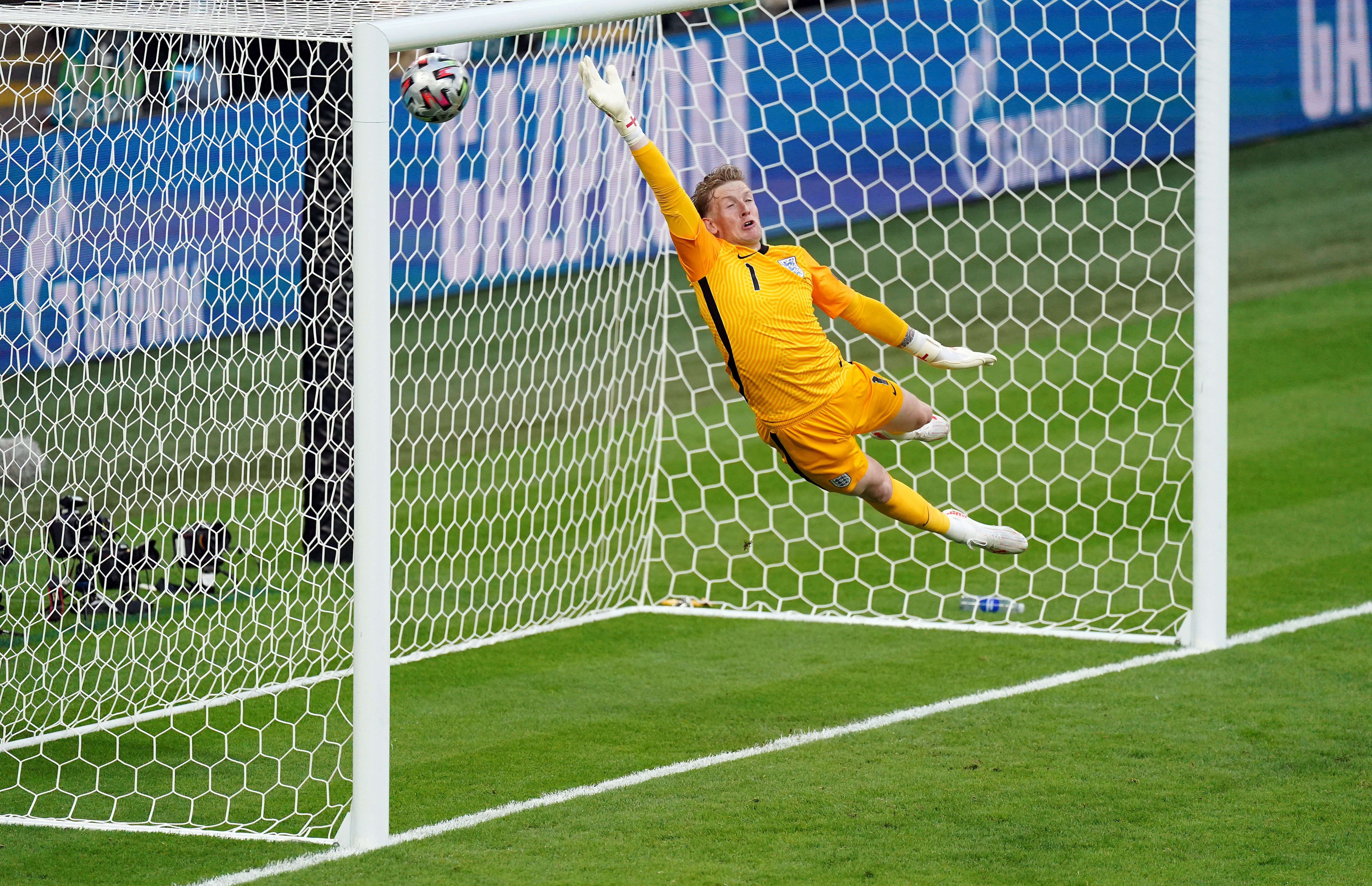 Jordan Pickford faces a fight to keep the England goalkeeping jersey (Mike Egerton/PA)