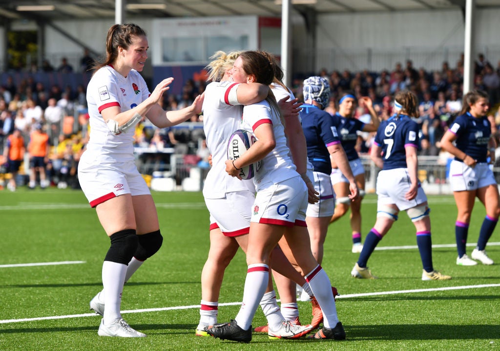 Leanne Infante celebrates with teammates after scoring England’s sixth try