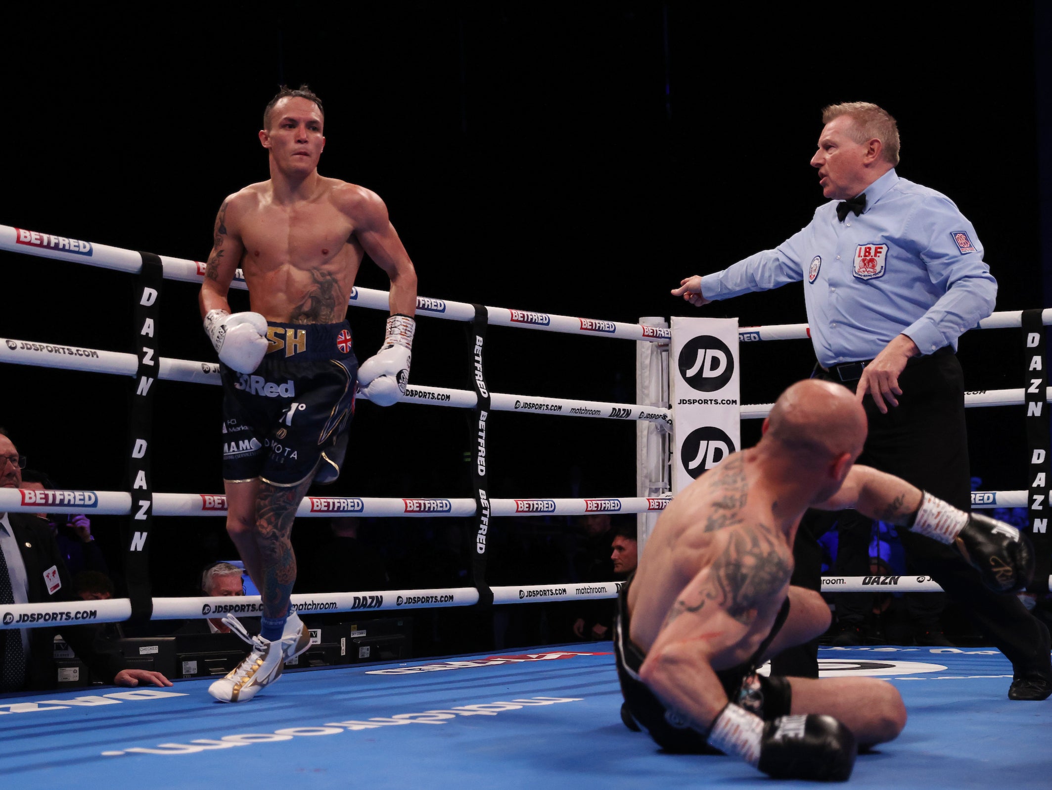 Josh Warrington knocks down Kiko Martinez