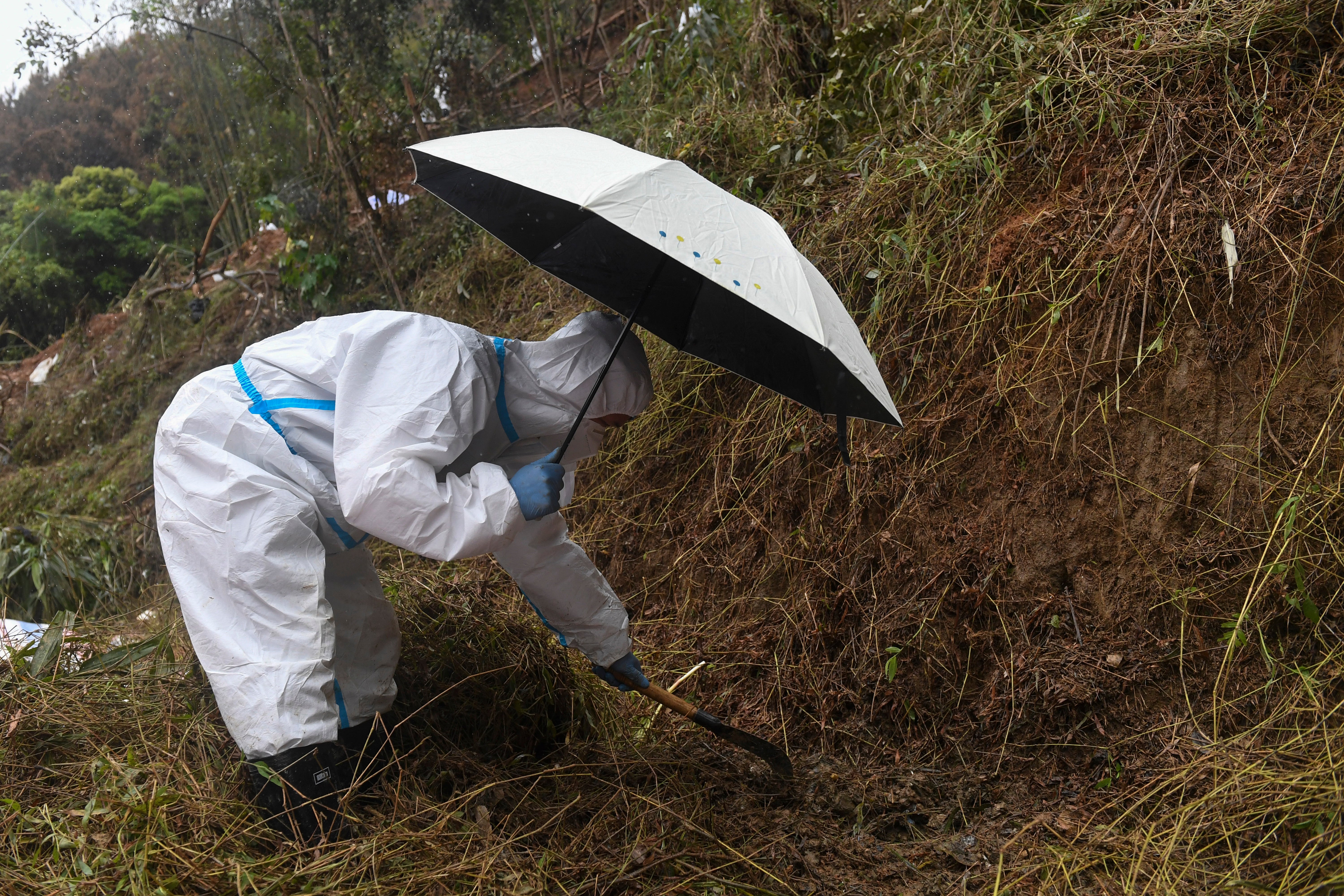 CORRECTION China Plane Crash