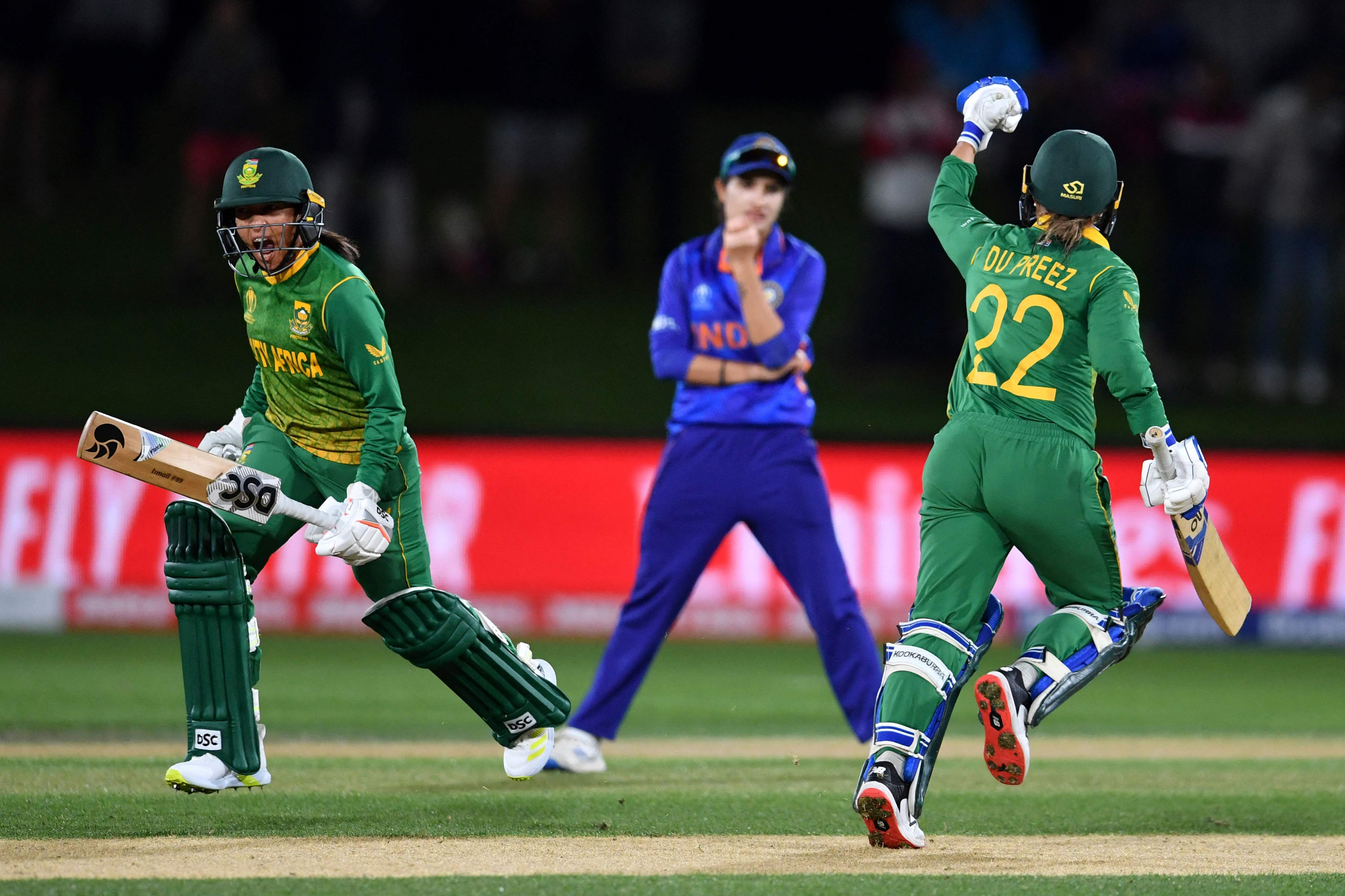 Mignon du Preez and Shabnim Ismail celebrate a dramatic final-ball victory for South Africa over India