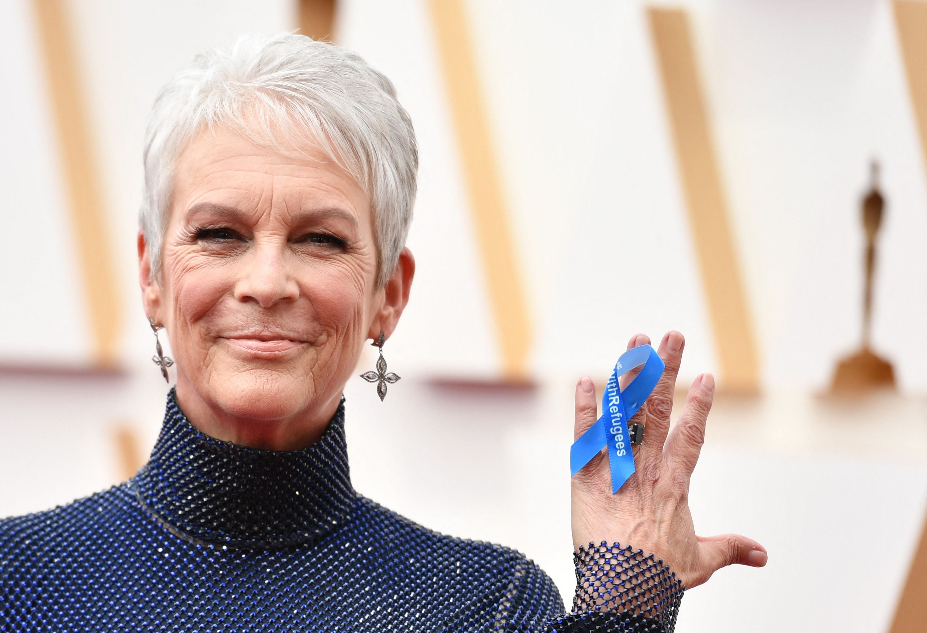 Jamie Lee Curtis shares support for refugees on red carpet