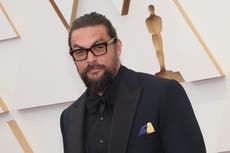 Fans fall for Jason Momoa’s Oscars scrunchie